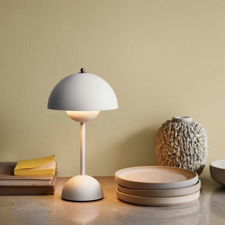Lámpara de mesa Flowerpot portable VP9, Matt light grey &Tradition
