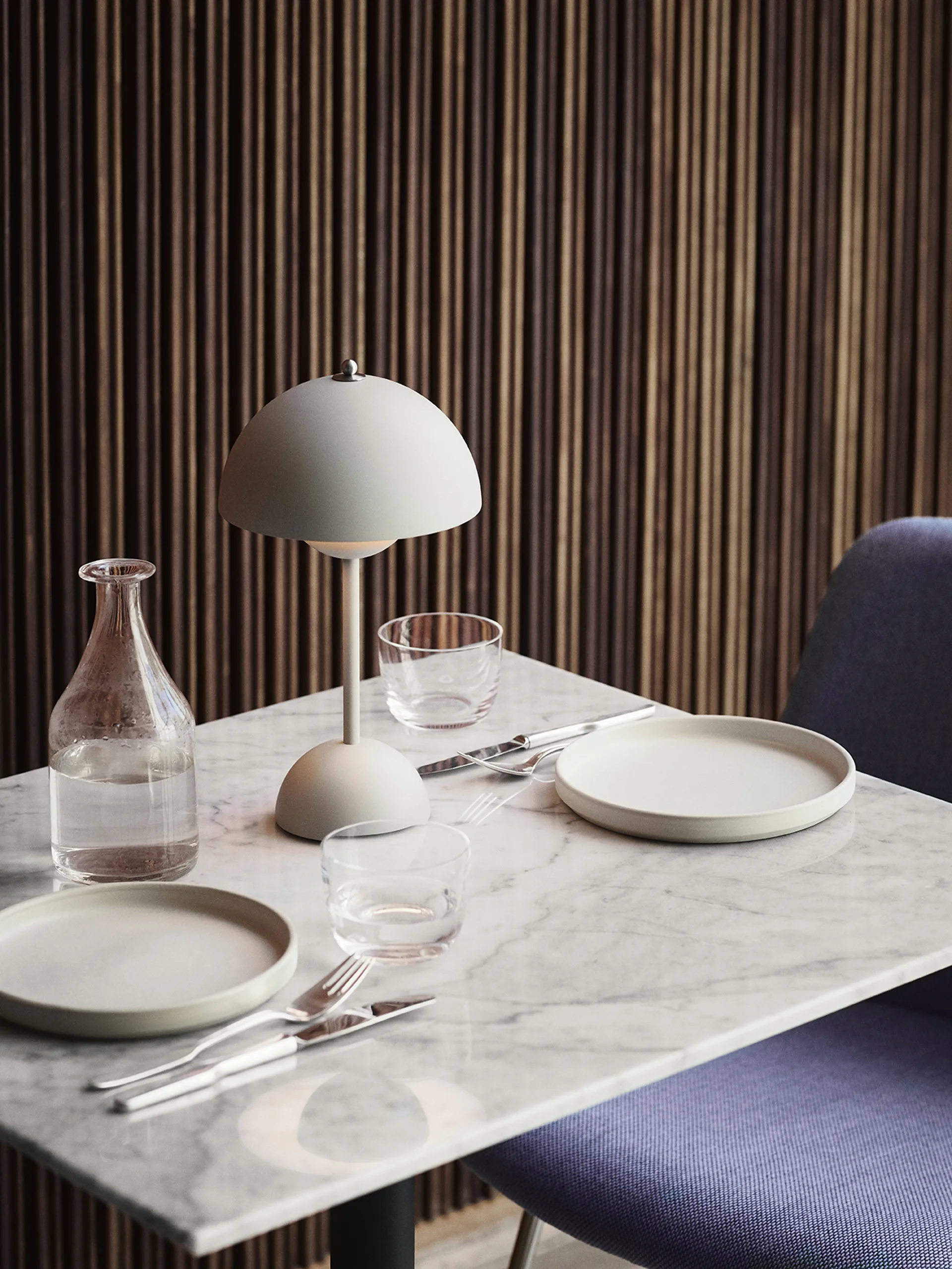 Lámpara de mesa Flowerpot portable VP9, Matt white &Tradition