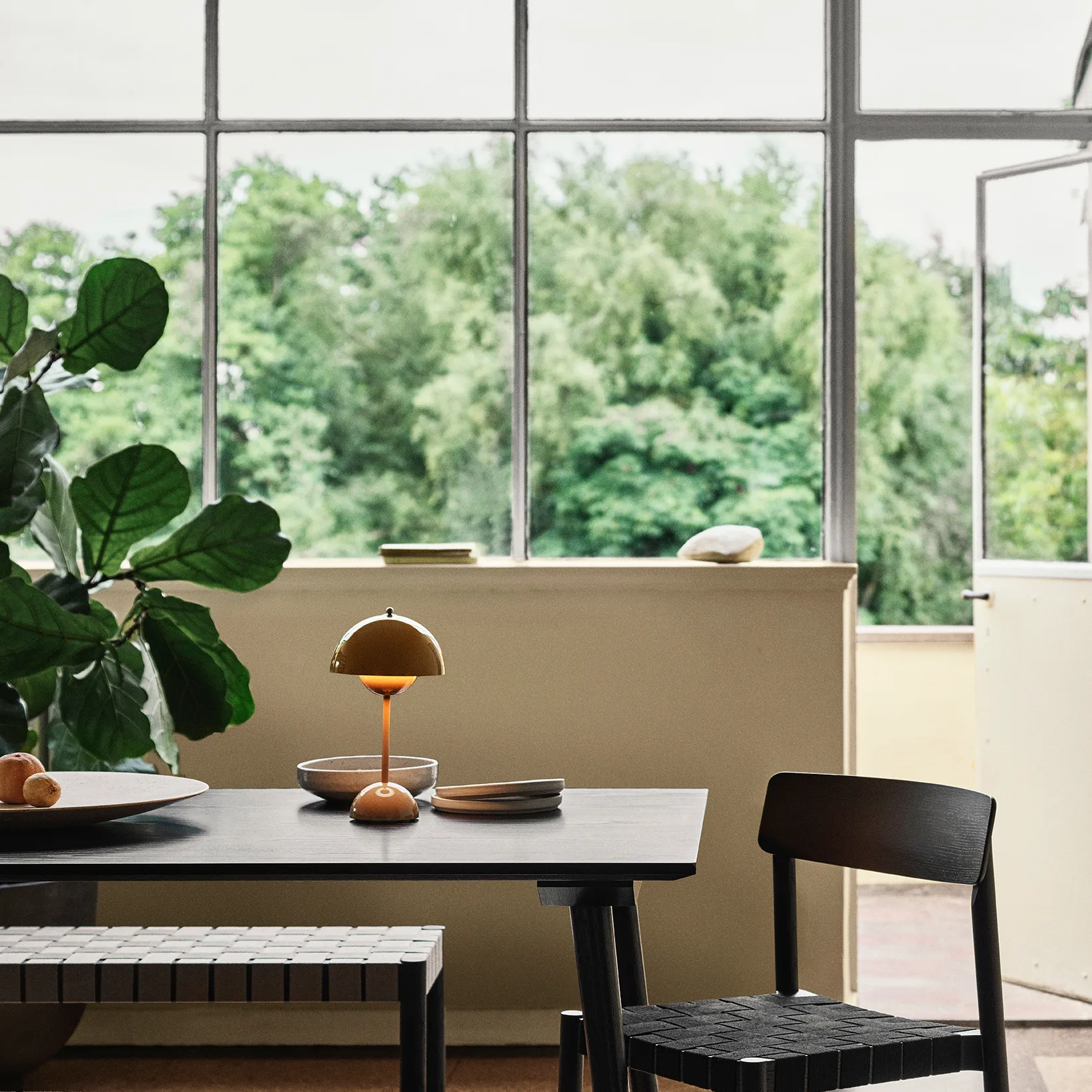 Lámpara de mesa Flowerpot portable VP9, Mustard &Tradition