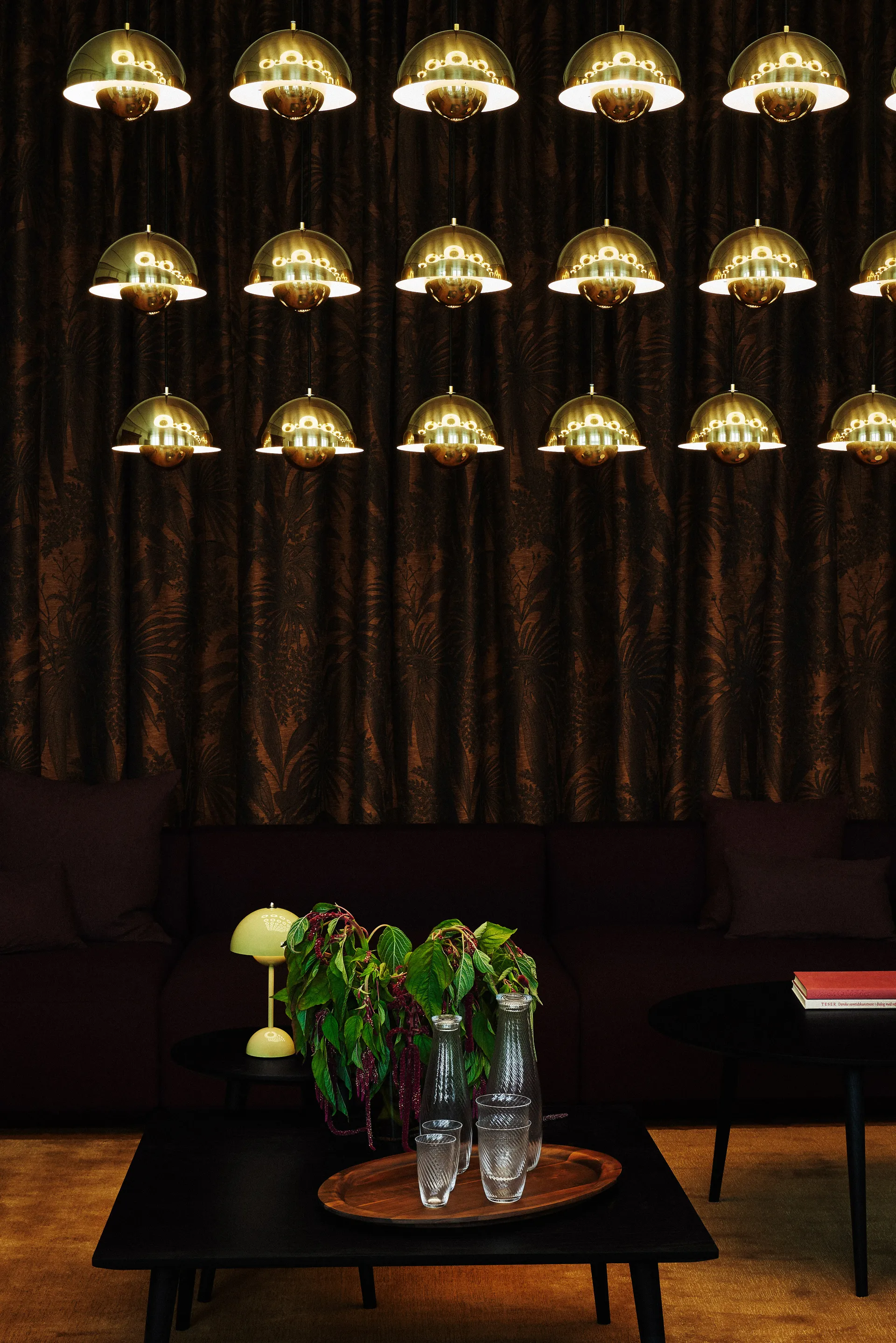 Lámpara de mesa Flowerpot portable VP9, Pale sand &Tradition