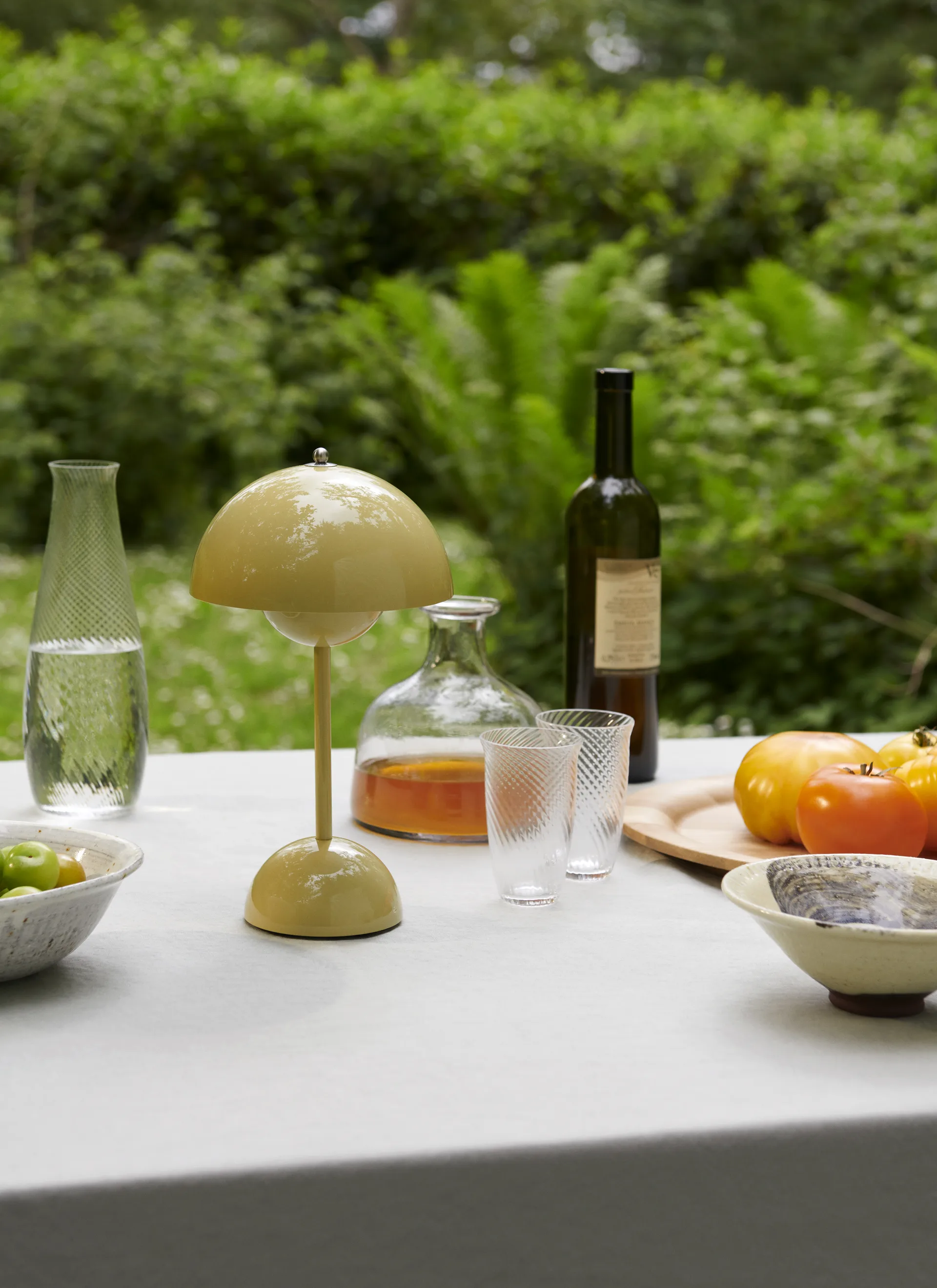 Lámpara de mesa Flowerpot portable VP9, Pale sand &Tradition