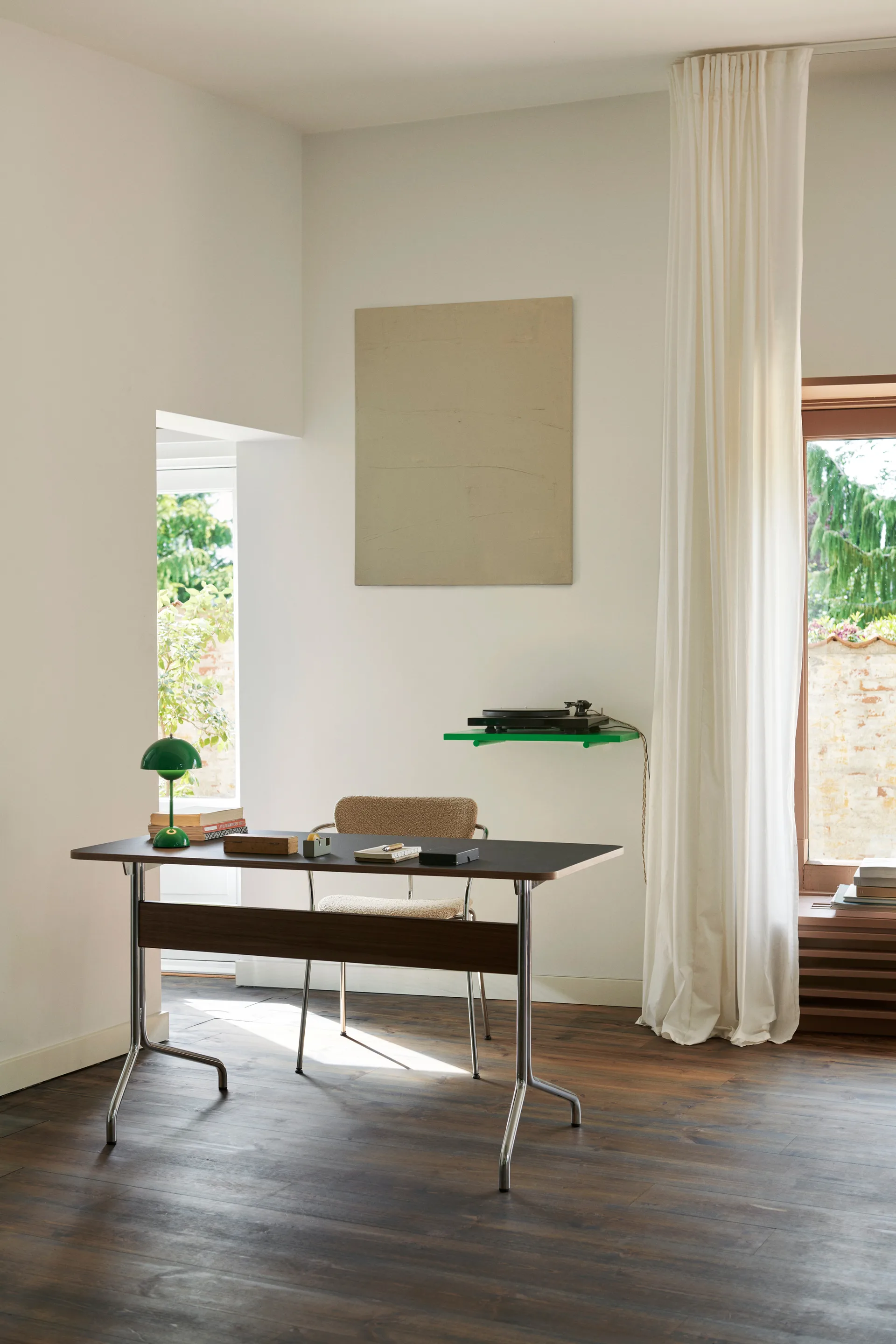 Lámpara de mesa Flowerpot portable VP9, Signal green &Tradition