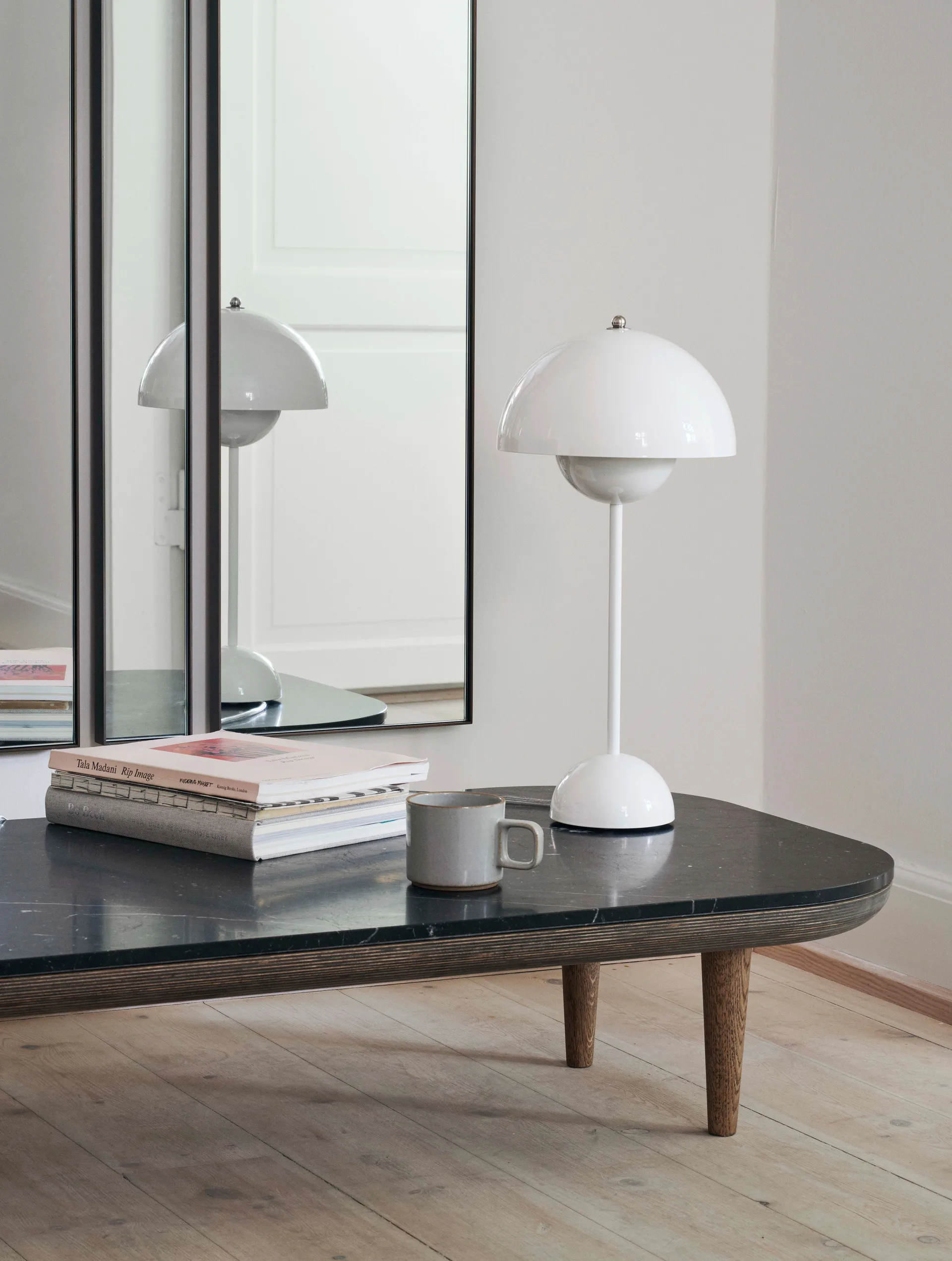 Lámpara de mesa FlowerPot VP3, blanco (offwhite) &Tradition