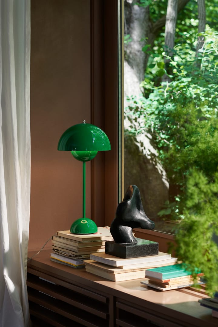 Lámpara de mesa FlowerPot VP3, Signal green &Tradition