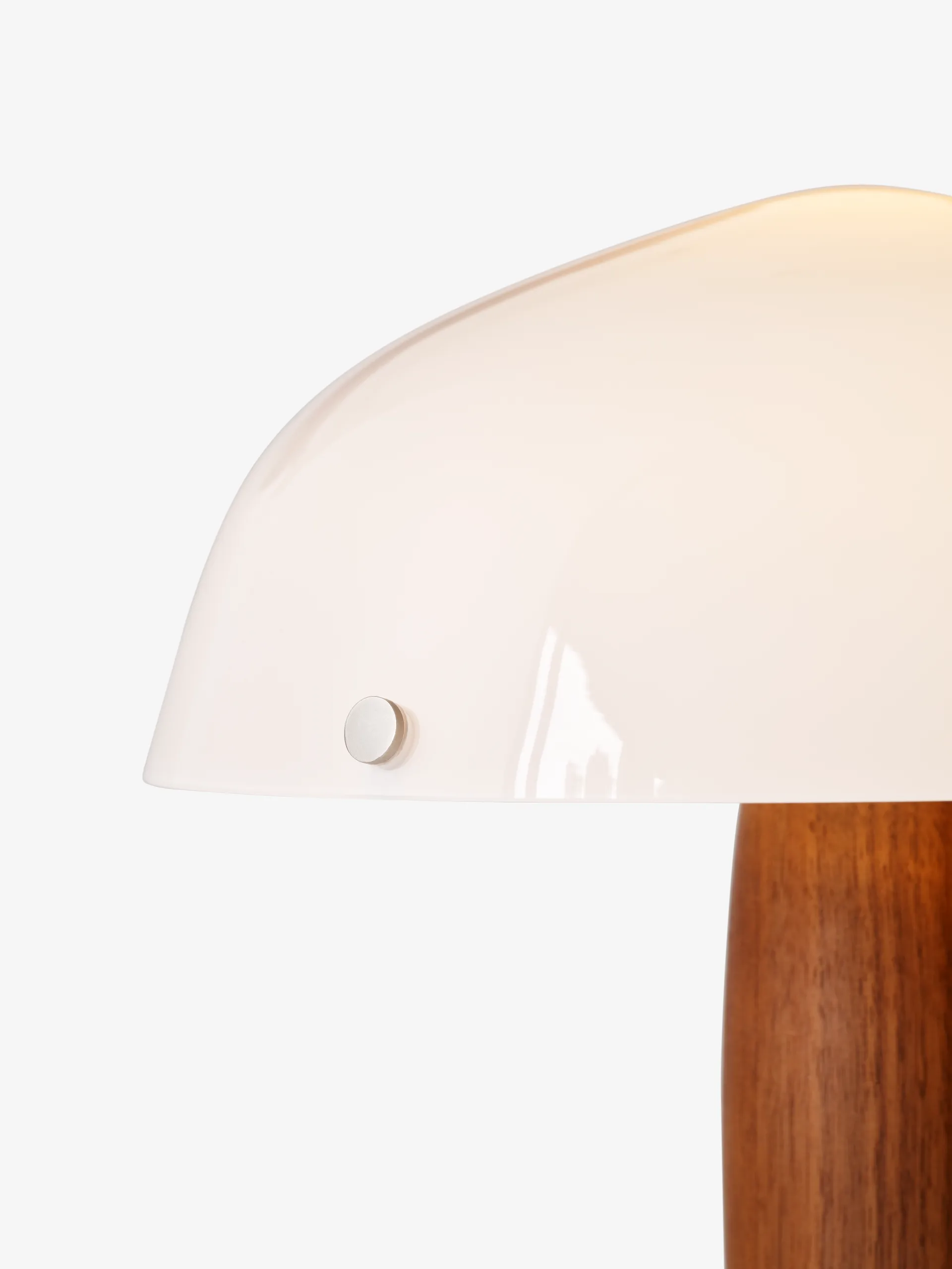 Lámpara de mesa Herman SHY3, nogal y mármol crema, cable textil &Tradition