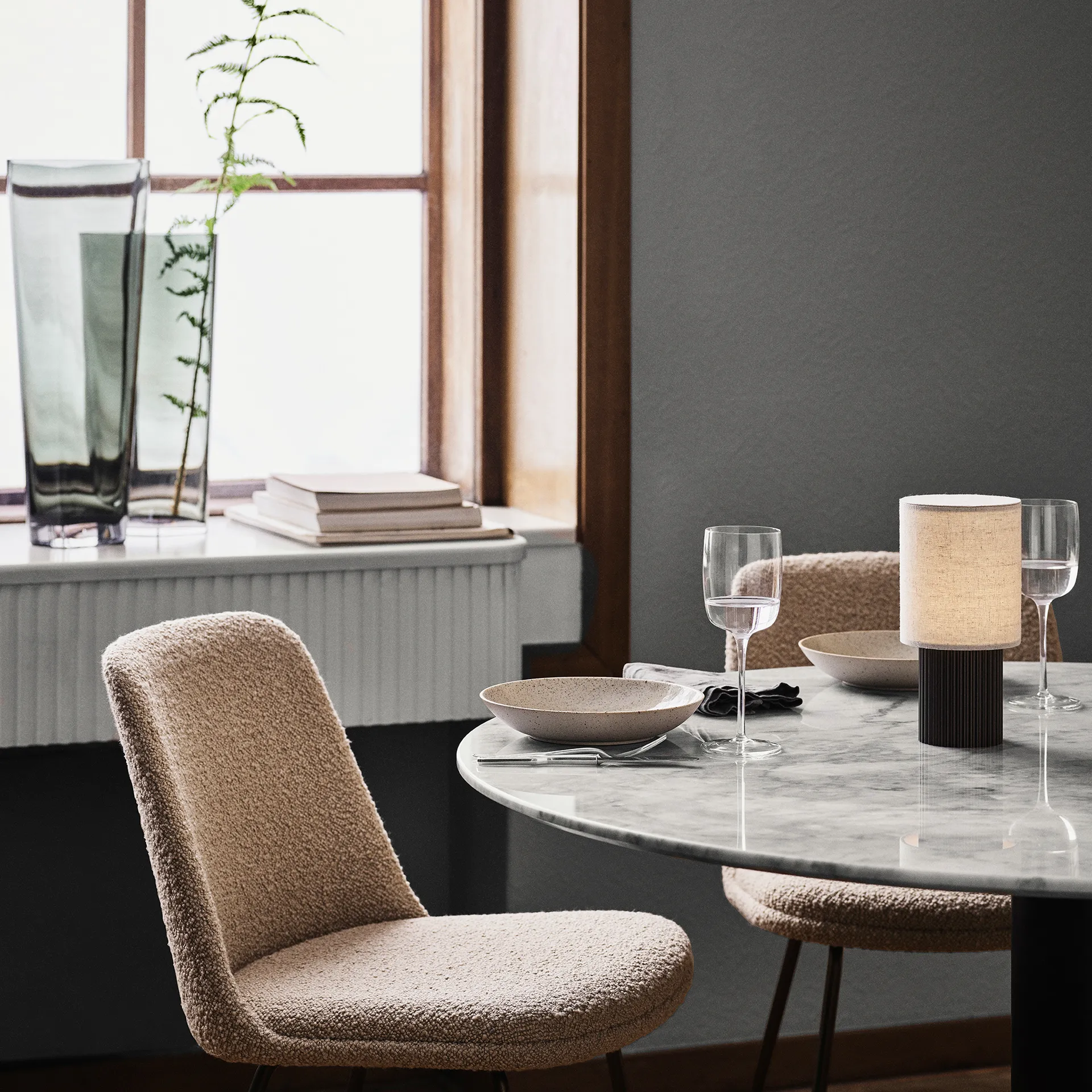 Lámpara de mesa Manhattan portable SC52, Bronzed brass &Tradition