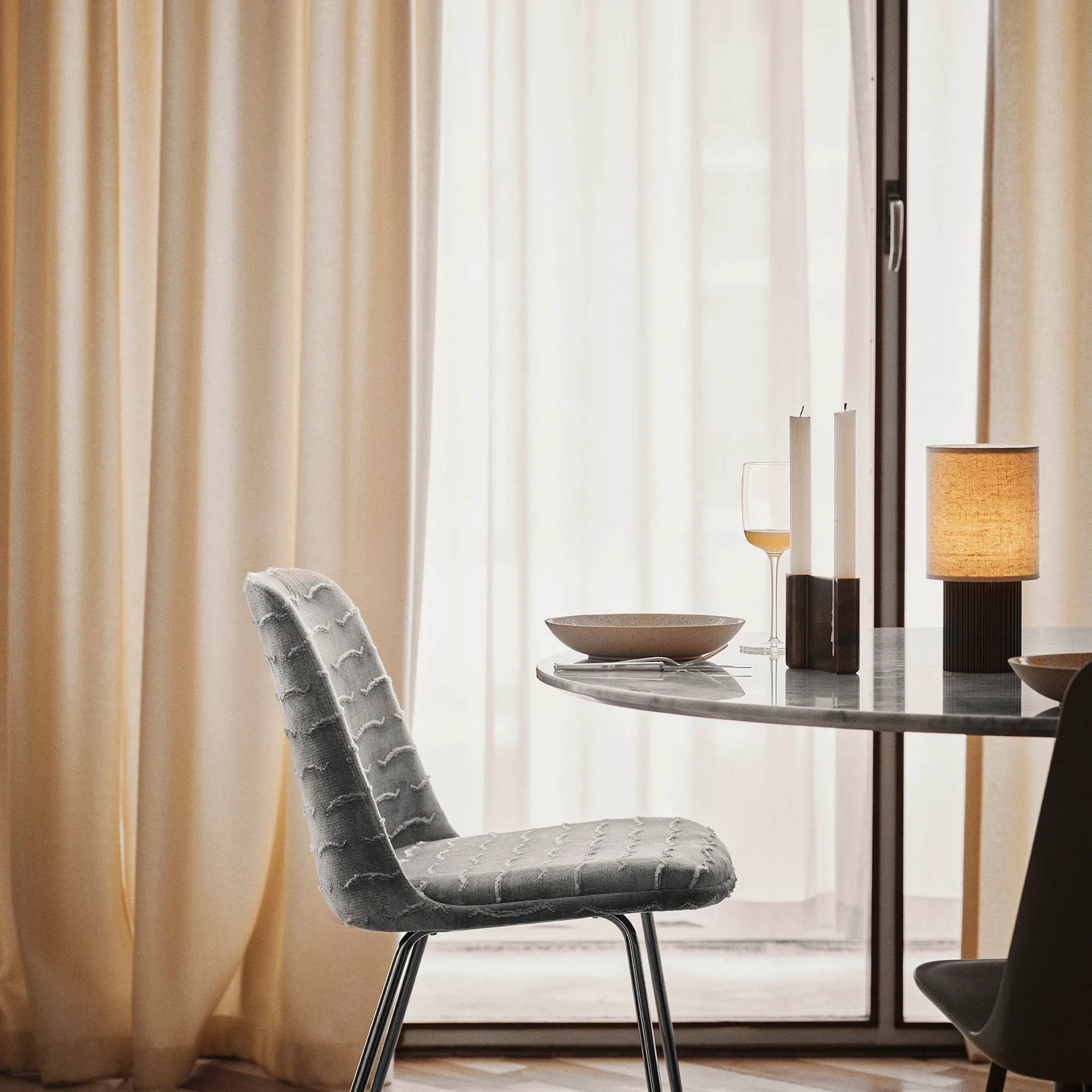 Lámpara de mesa Manhattan portable SC52, Bronzed brass &Tradition