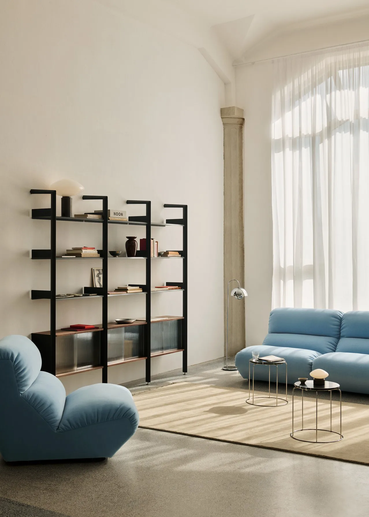 Lámpara de mesa Mist AP17 Ø37 cm, Grigio Caldo-opal glass &Tradition