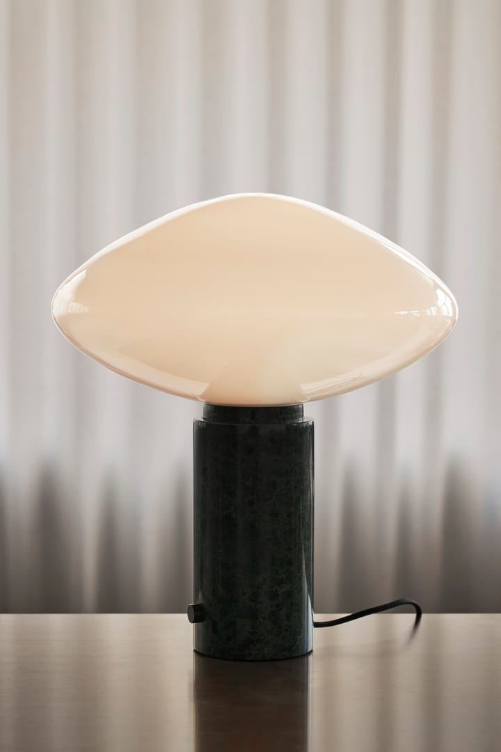 Lámpara de mesa Mist AP17 Ø37 cm, Matt White & Guatemala Verde &Tradition