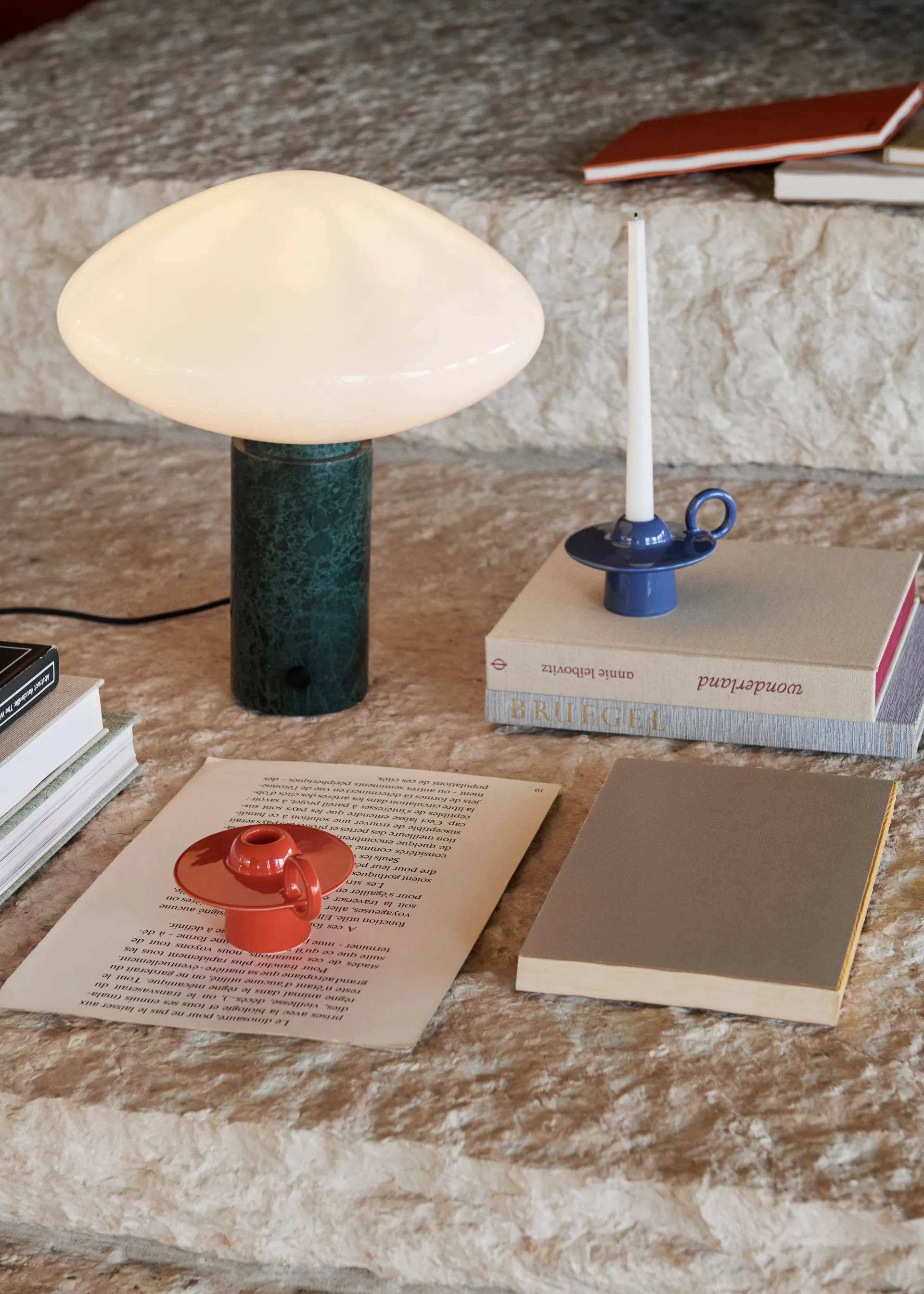 Lámpara de mesa Mist AP17 Ø37 cm, Matt White & Guatemala Verde &Tradition