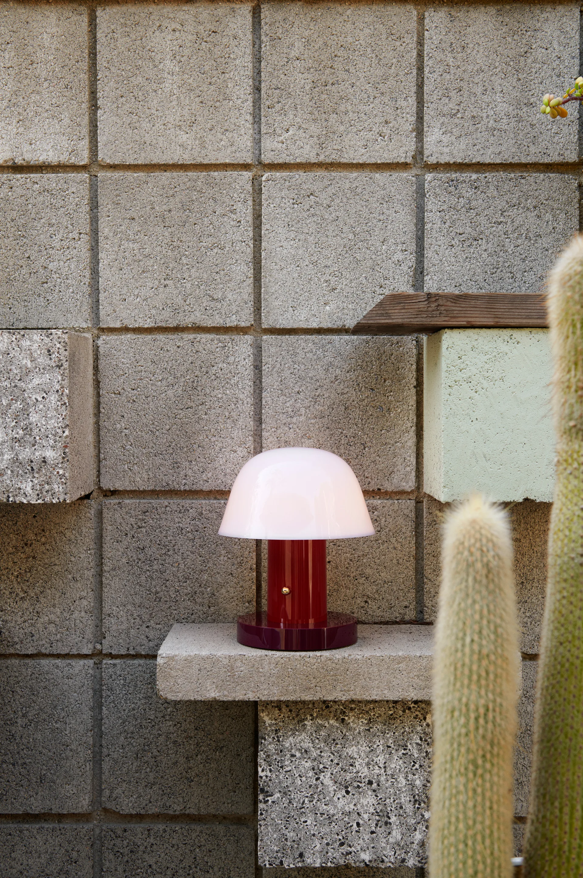 Lámpara de mesa Setago JH27, Maroon-grape &Tradition