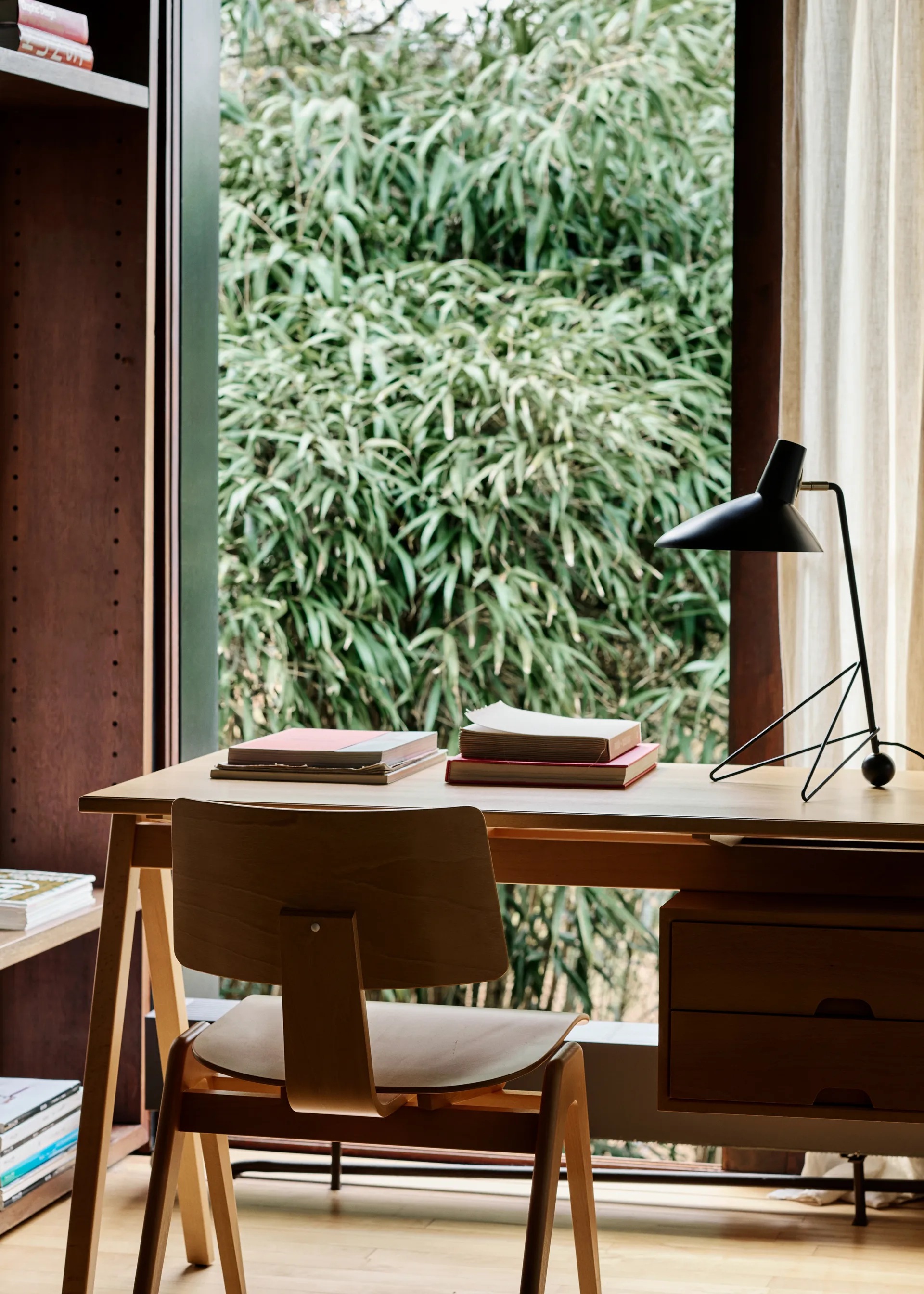 Lámpara de mesa Tripod HM9, 45 cm, Matt black &Tradition