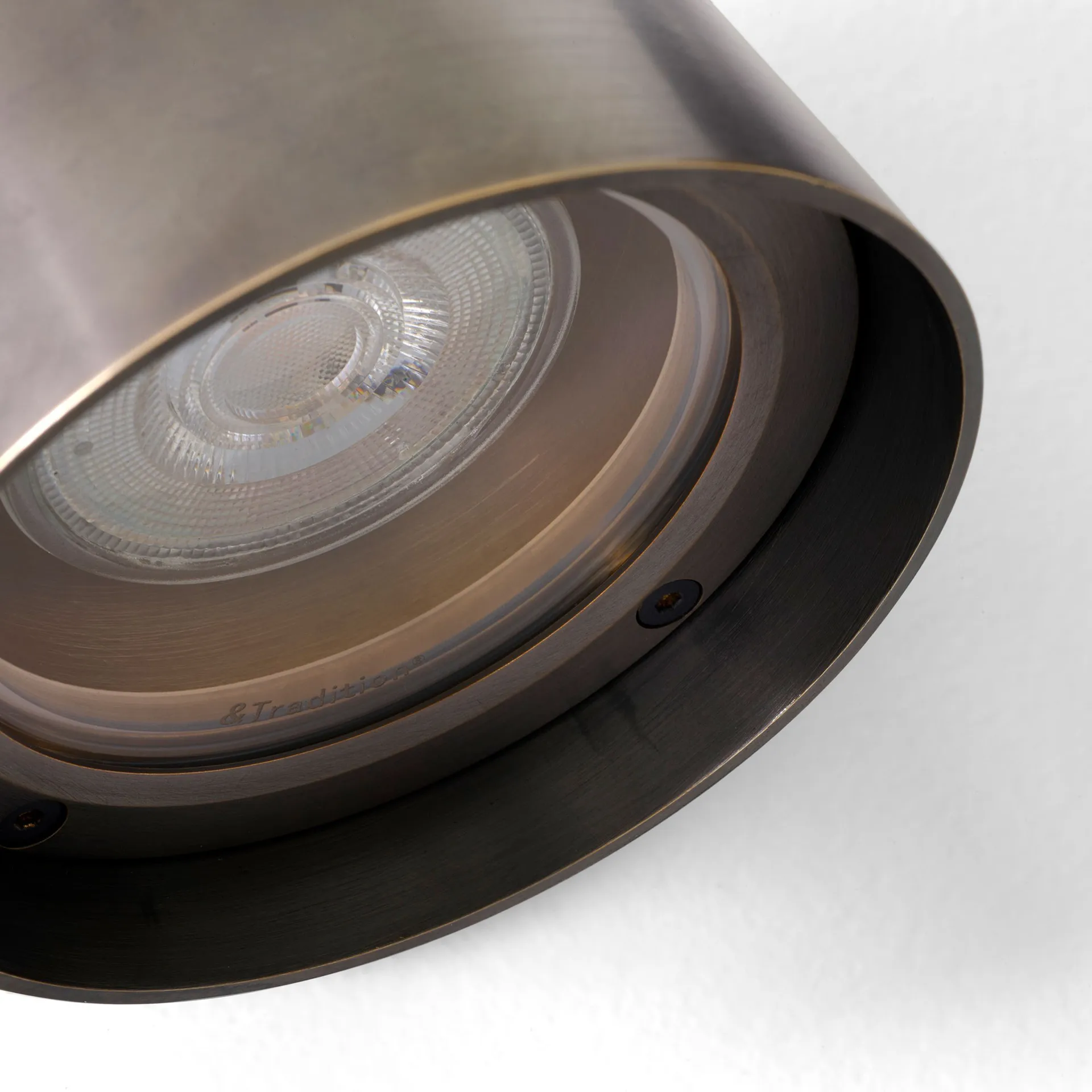 Lámpara de pared Solid SC105, Bronzed brass &Tradition