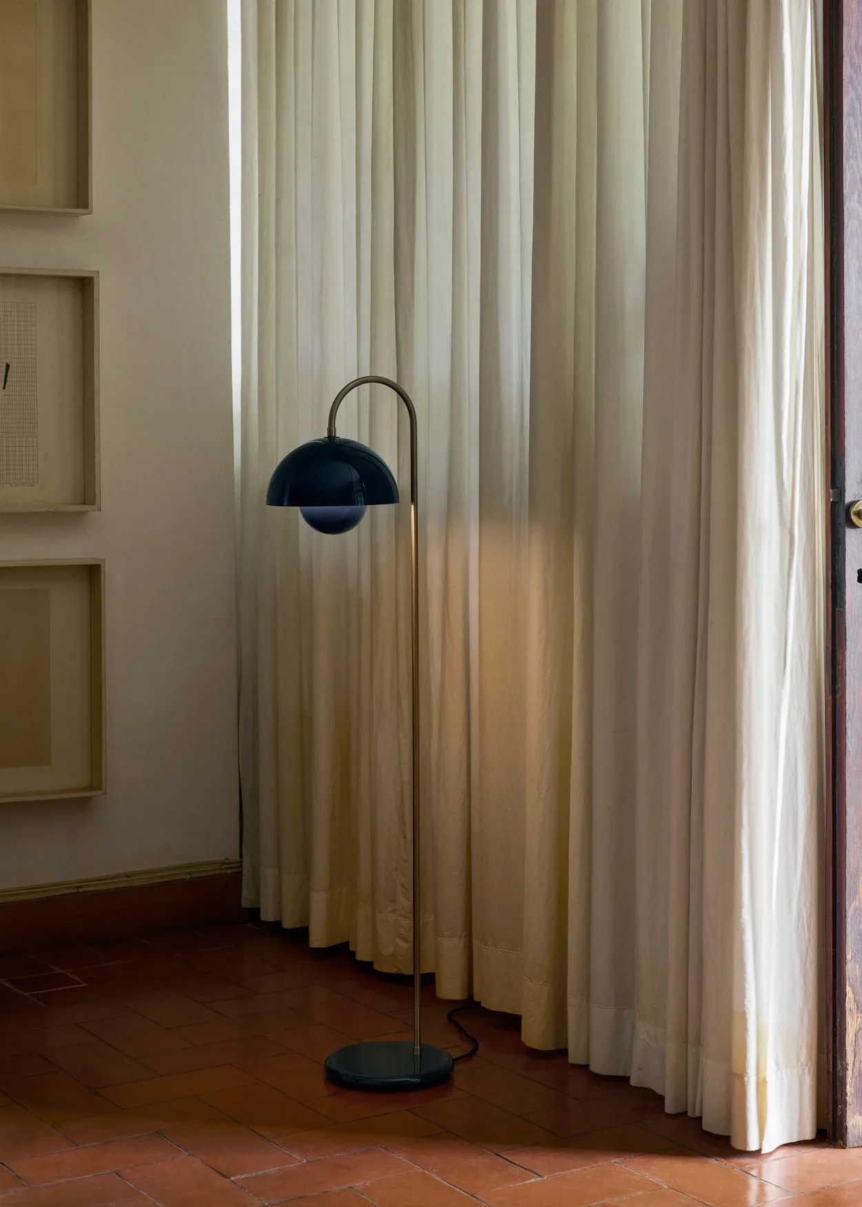 Lámpara de pie Flowerpot VP12, Azul acero &Tradition