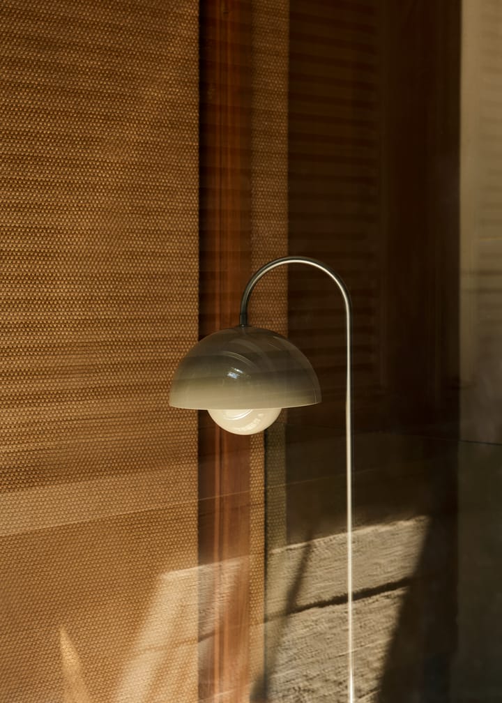 Lámpara de pie Flowerpot VP12, Grey beige &Tradition