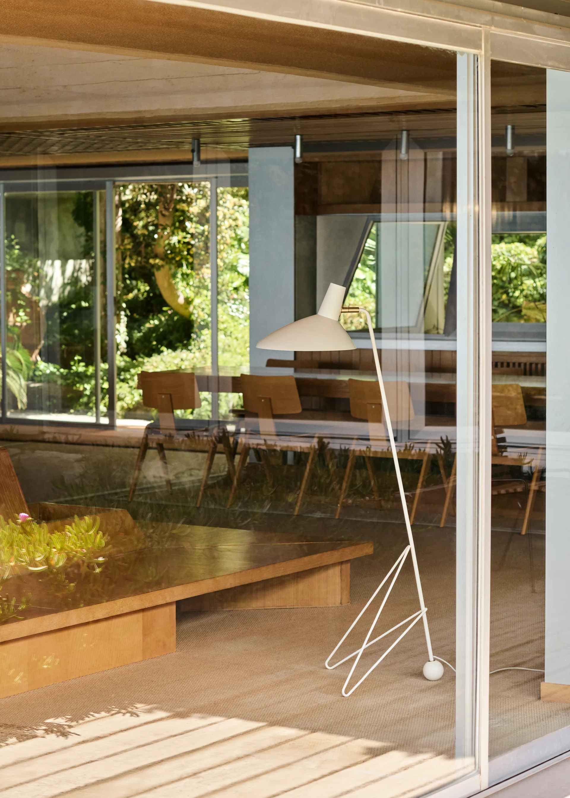 Lámpara de pie Tripod HM8, Matt white &Tradition