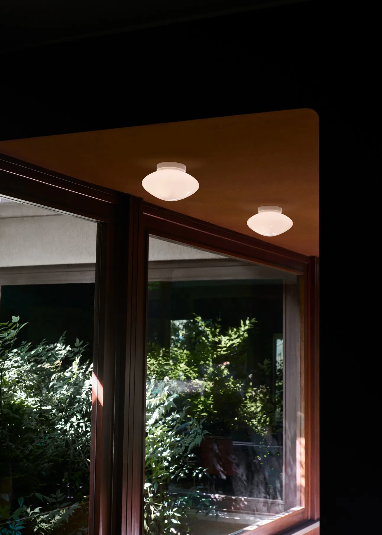 Lámpara de techo/pared Mist AP22 Ø25 cm, White-opal glass &Tradition