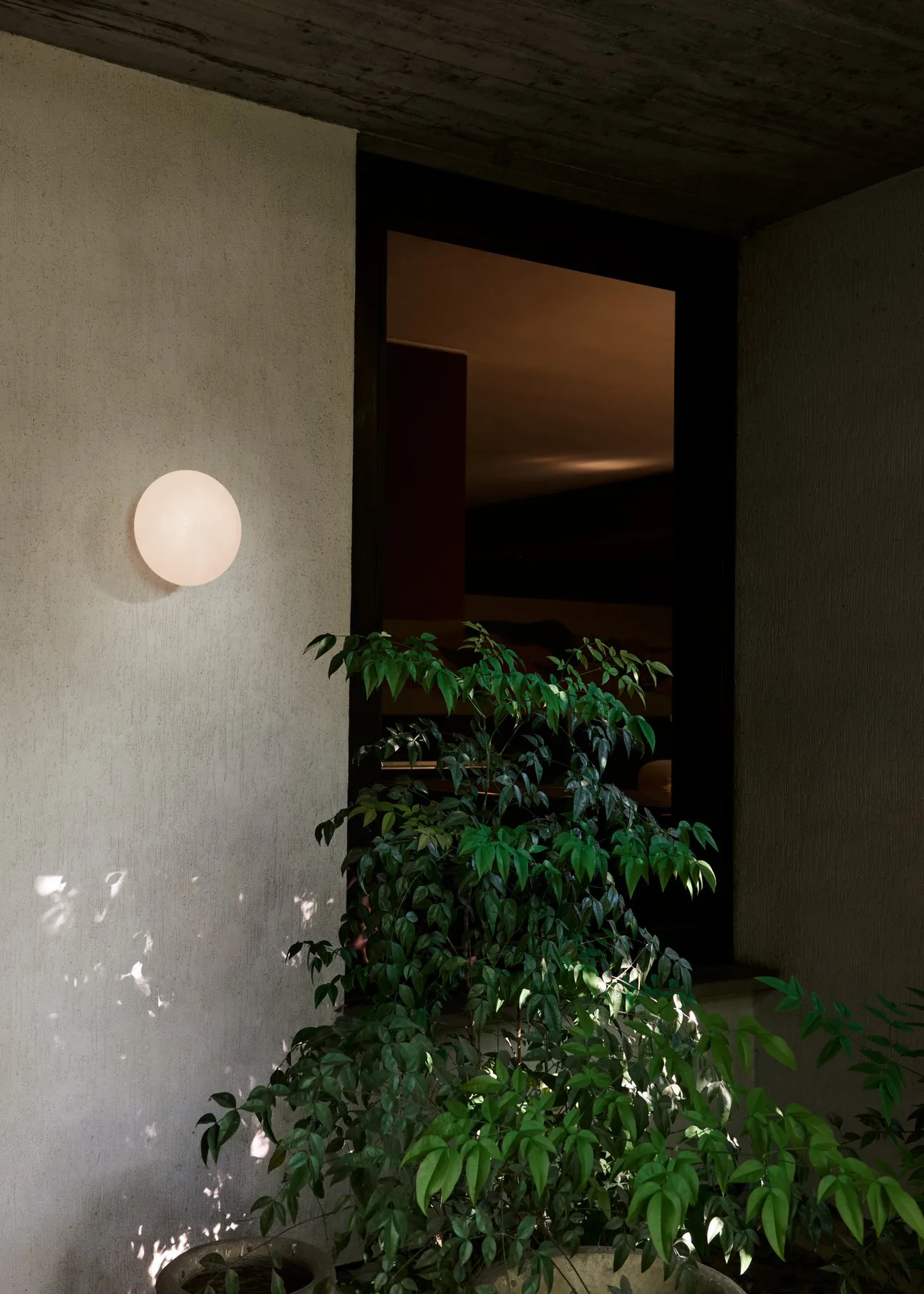 Lámpara de techo/pared Mist AP22 Ø25 cm, White-opal glass &Tradition