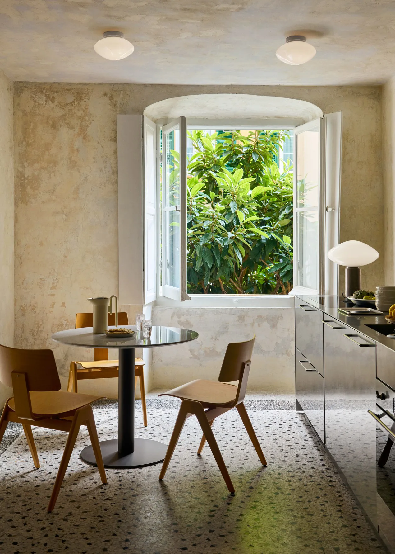 Lámpara de techo/pared Mist AP22 Ø25 cm, White-opal glass &Tradition