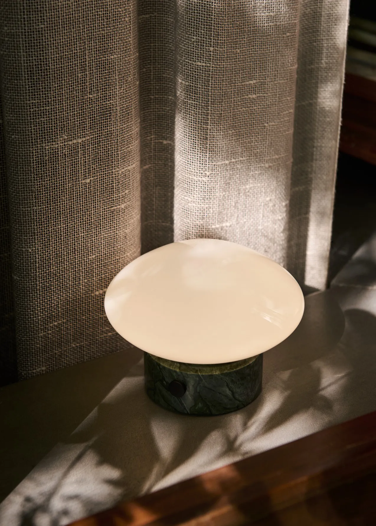 Lámpara portátil Mist AP21 12 cm, Verde Guatemala-opal glass &Tradition