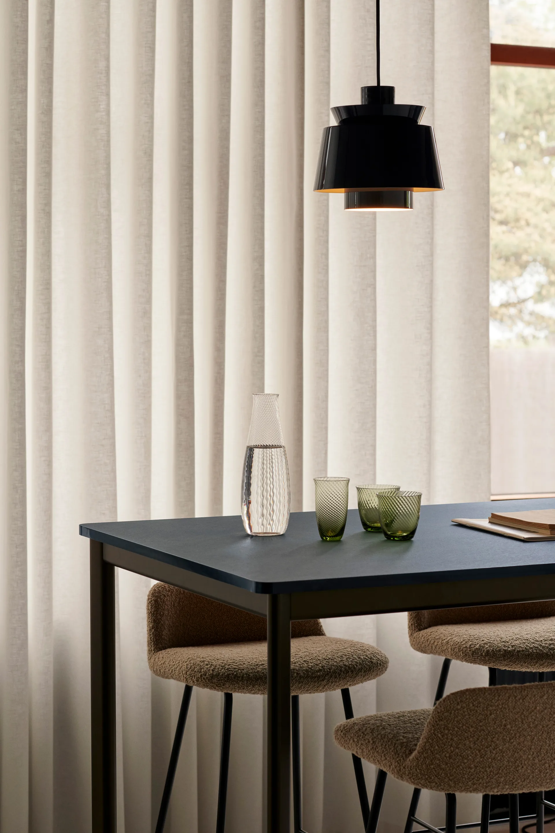 Lámpara Utzon JU1 Special Anniversary Edition, Steel Blue &Tradition