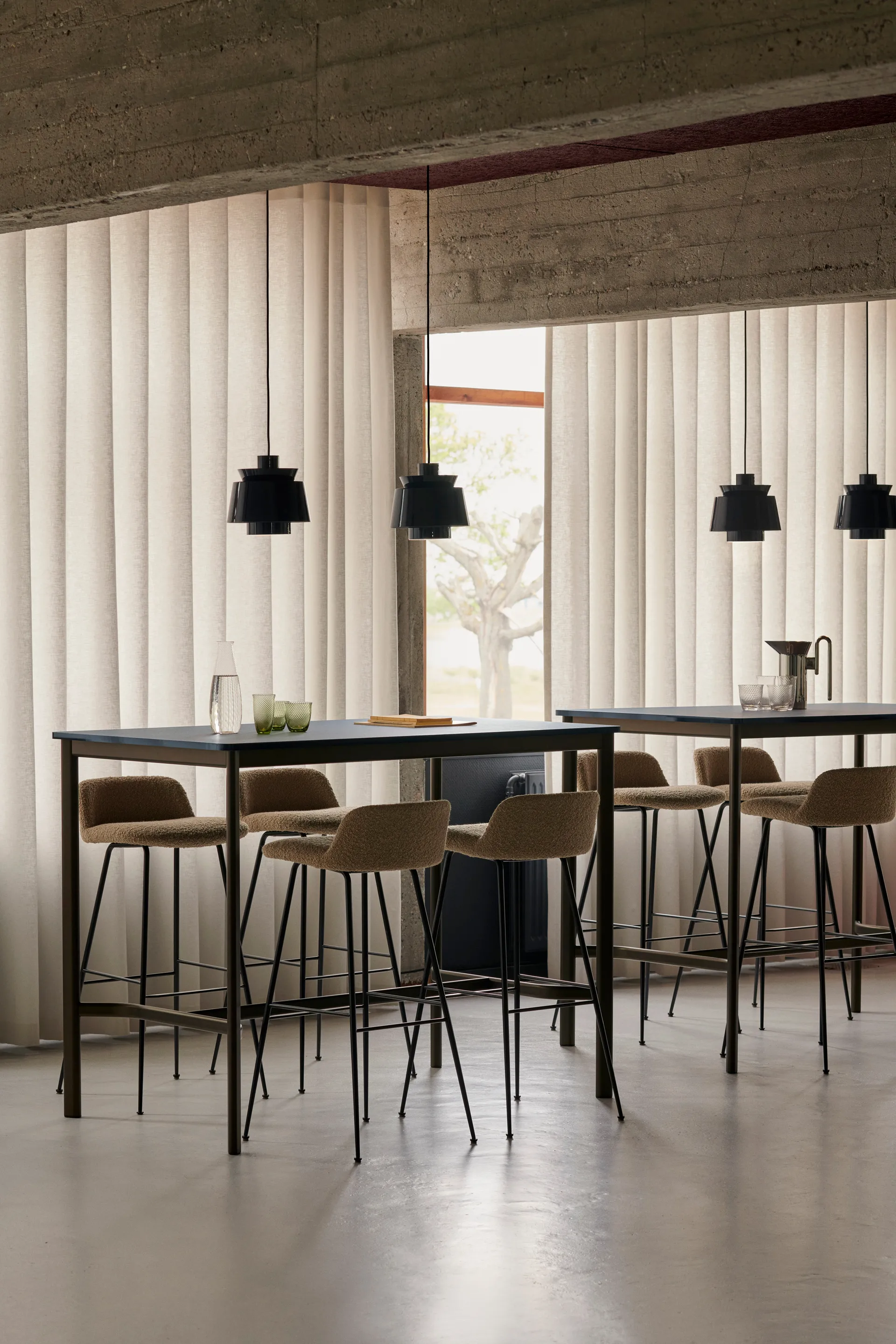 Lámpara Utzon JU1 Special Anniversary Edition, Steel Blue &Tradition