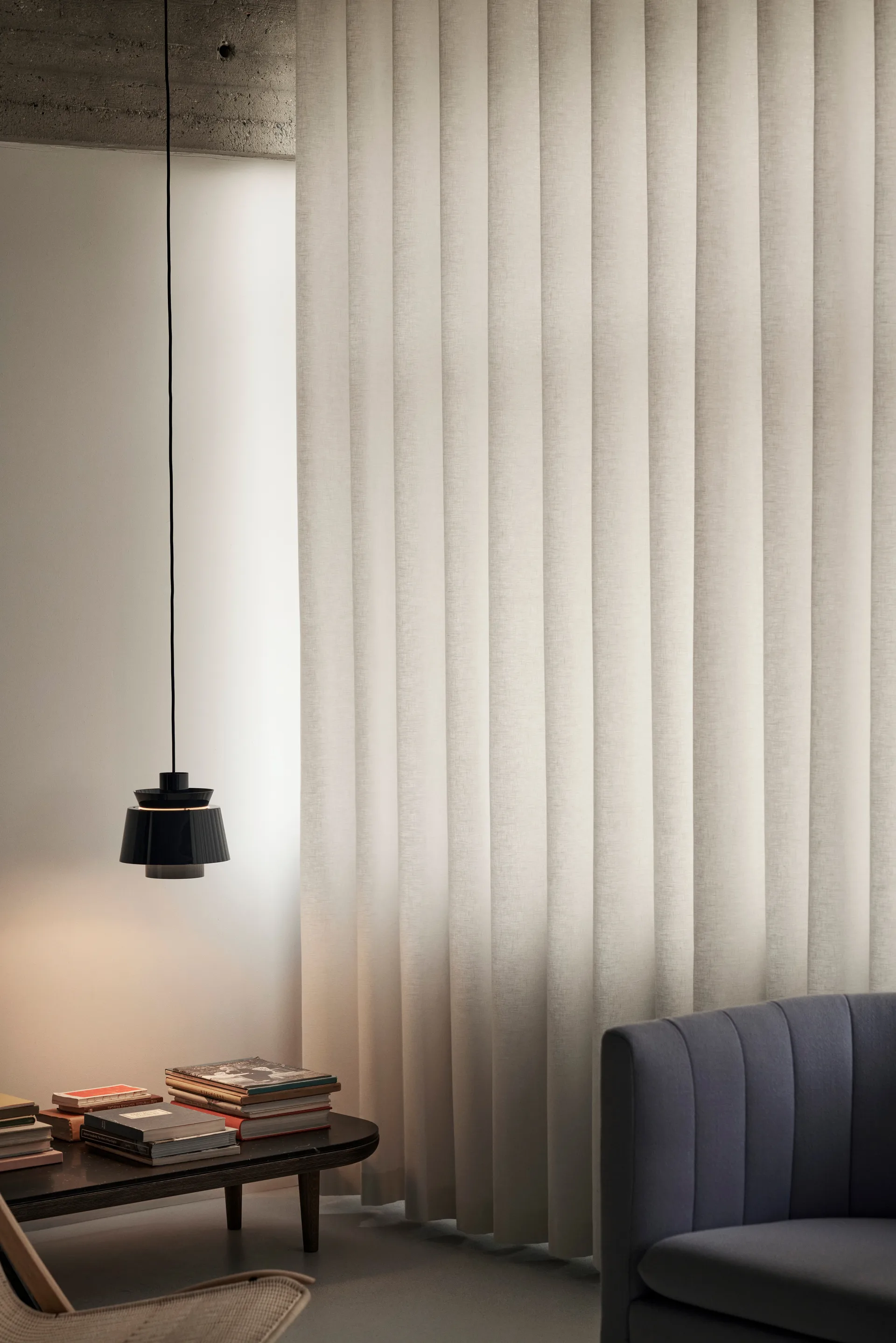 Lámpara Utzon JU1 Special Anniversary Edition, Steel Blue &Tradition