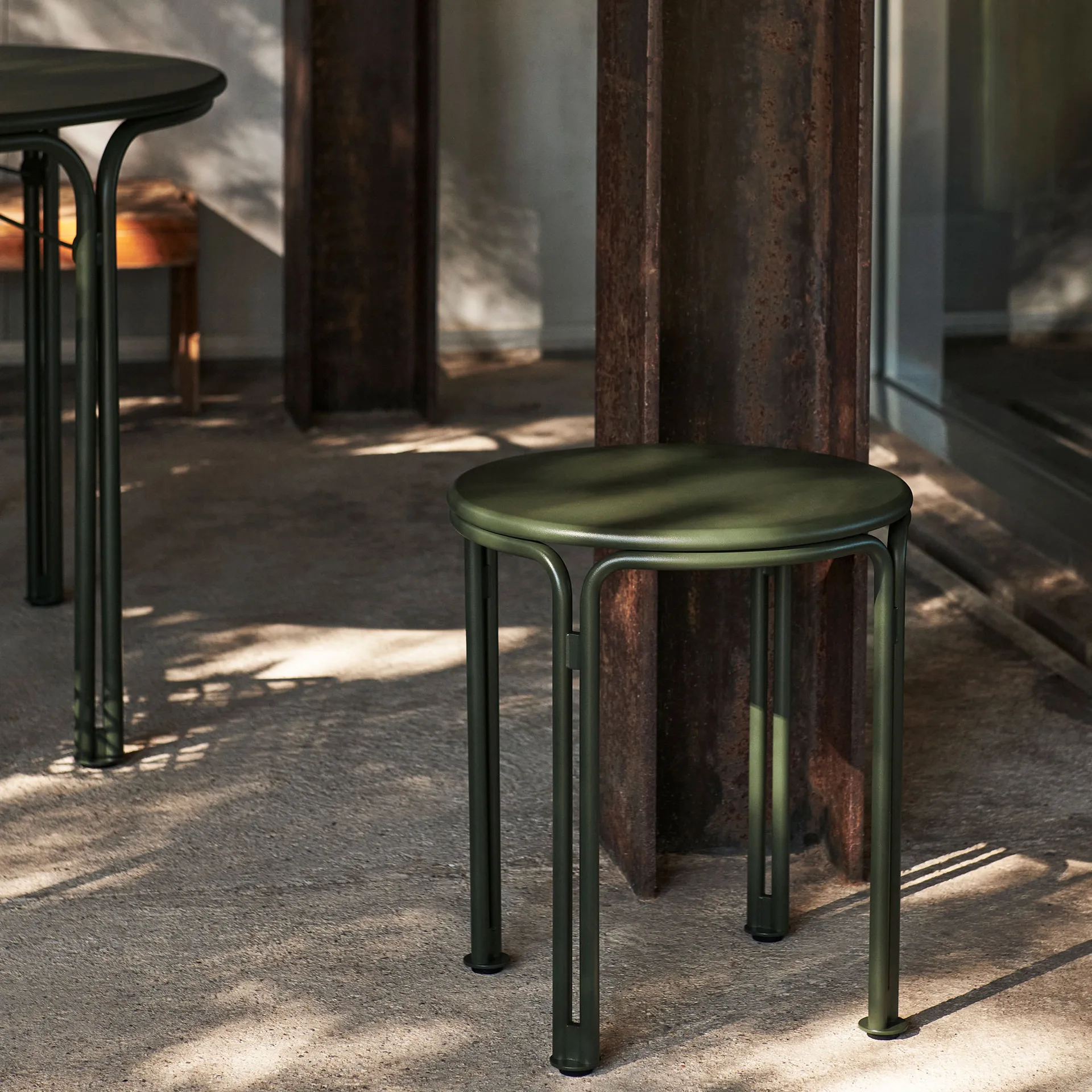 Mesa auxiliar Thorvald SC102, Bronze green &Tradition