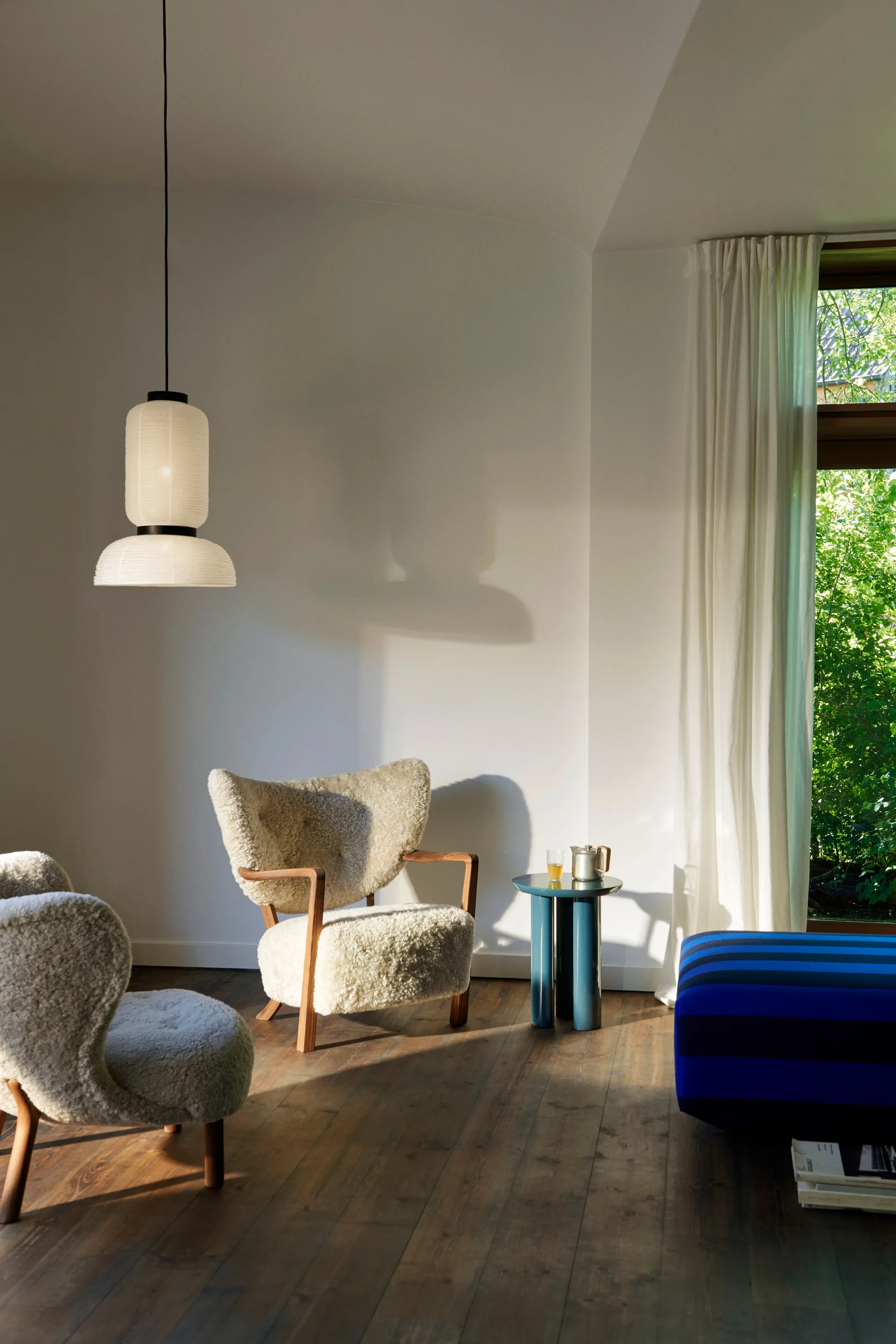 Mesa auxiliar Tung JA3, Steel blue &Tradition