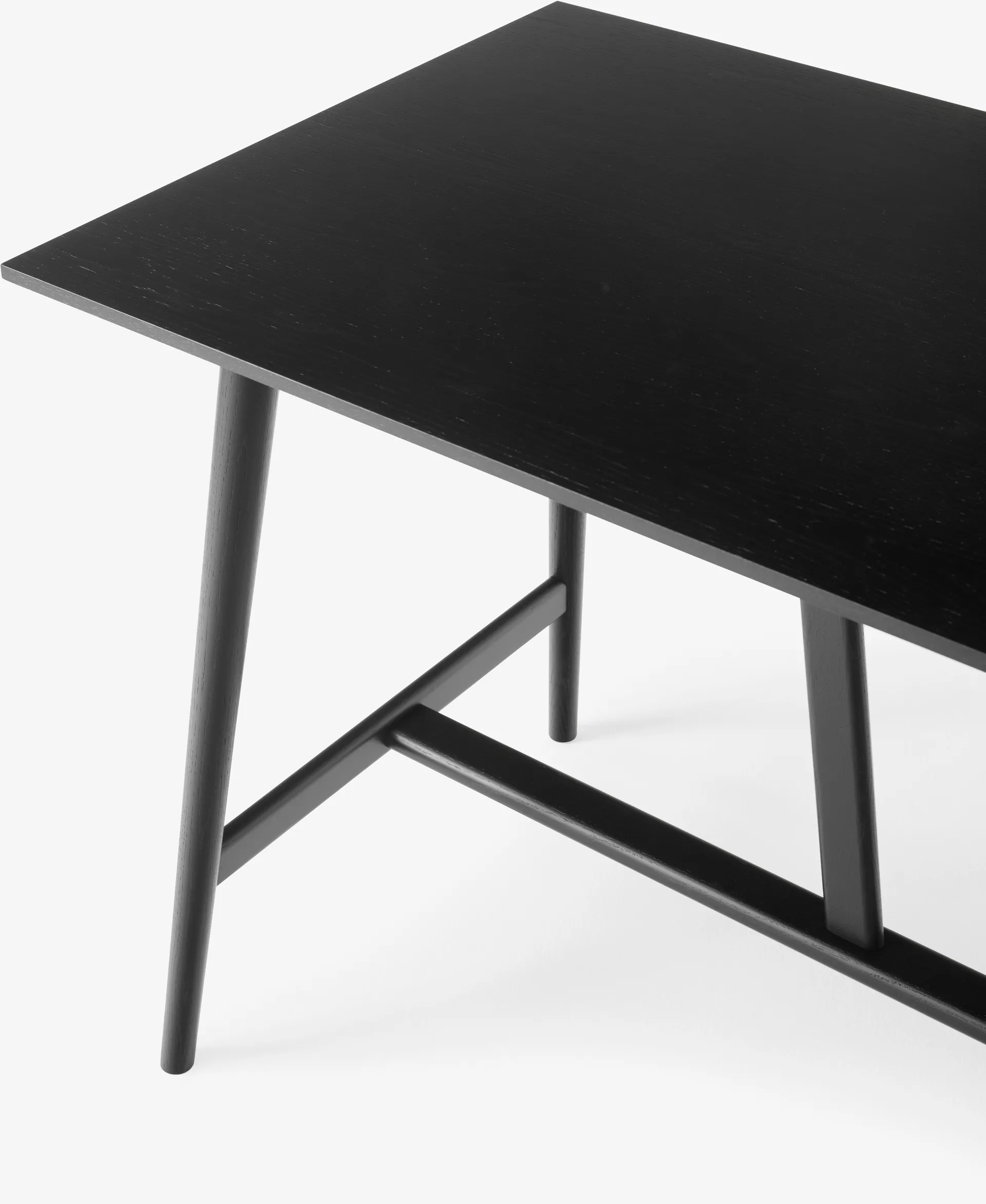 Mesa de bar In Between SK26 Counter Table 190x80x95 cm, Roble lacado negro &Tradition