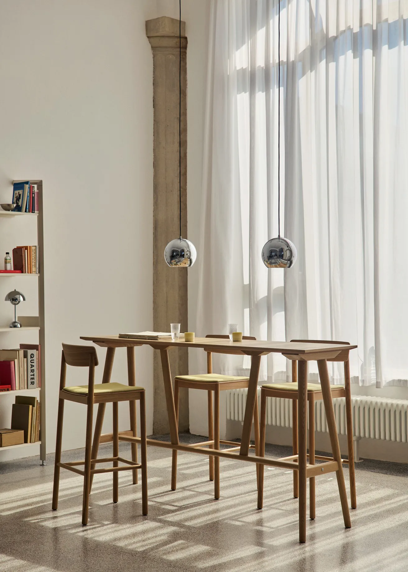 Mesa de bar In Between SK27 Bar Table 190x50x105 cm, Roble lacado &Tradition