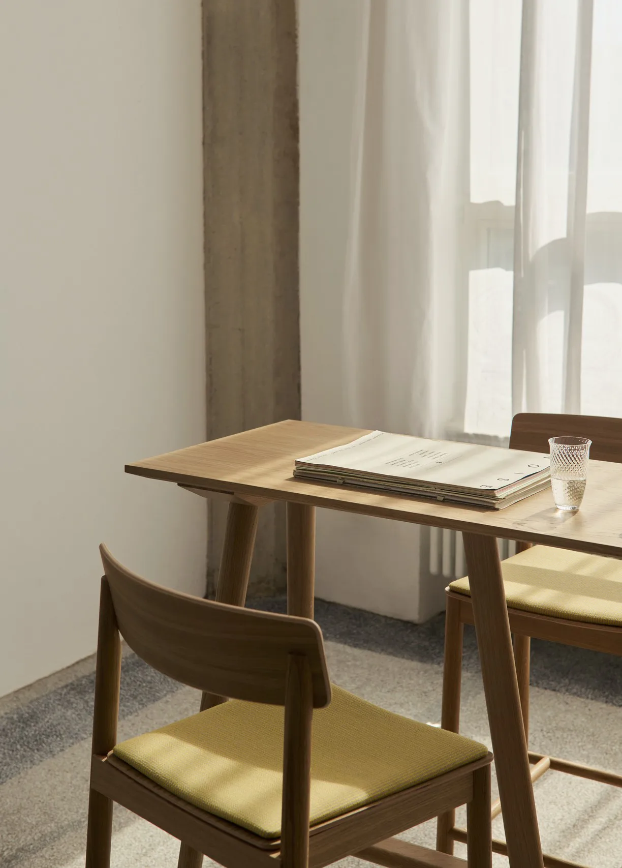 Mesa de bar In Between SK27 Bar Table 190x50x105 cm, Roble lacado &Tradition