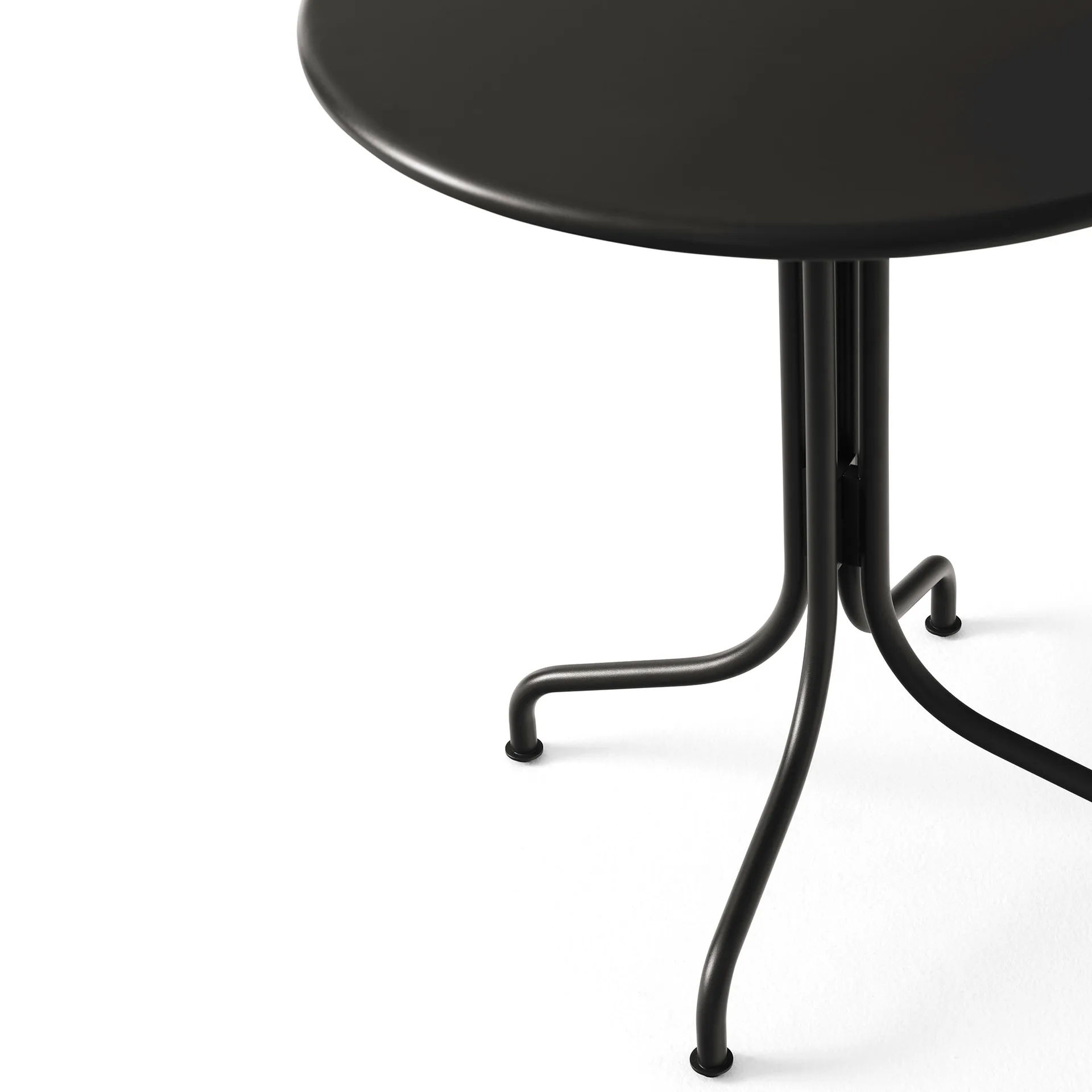 Mesa de café Thorvald SC96 Ø70 cm, Black &Tradition