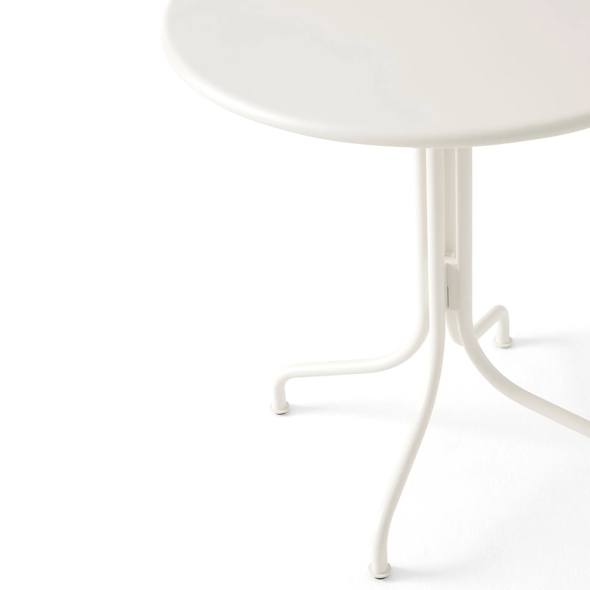 Mesa de café Thorvald SC96 Ø70 cm, Ivory &Tradition