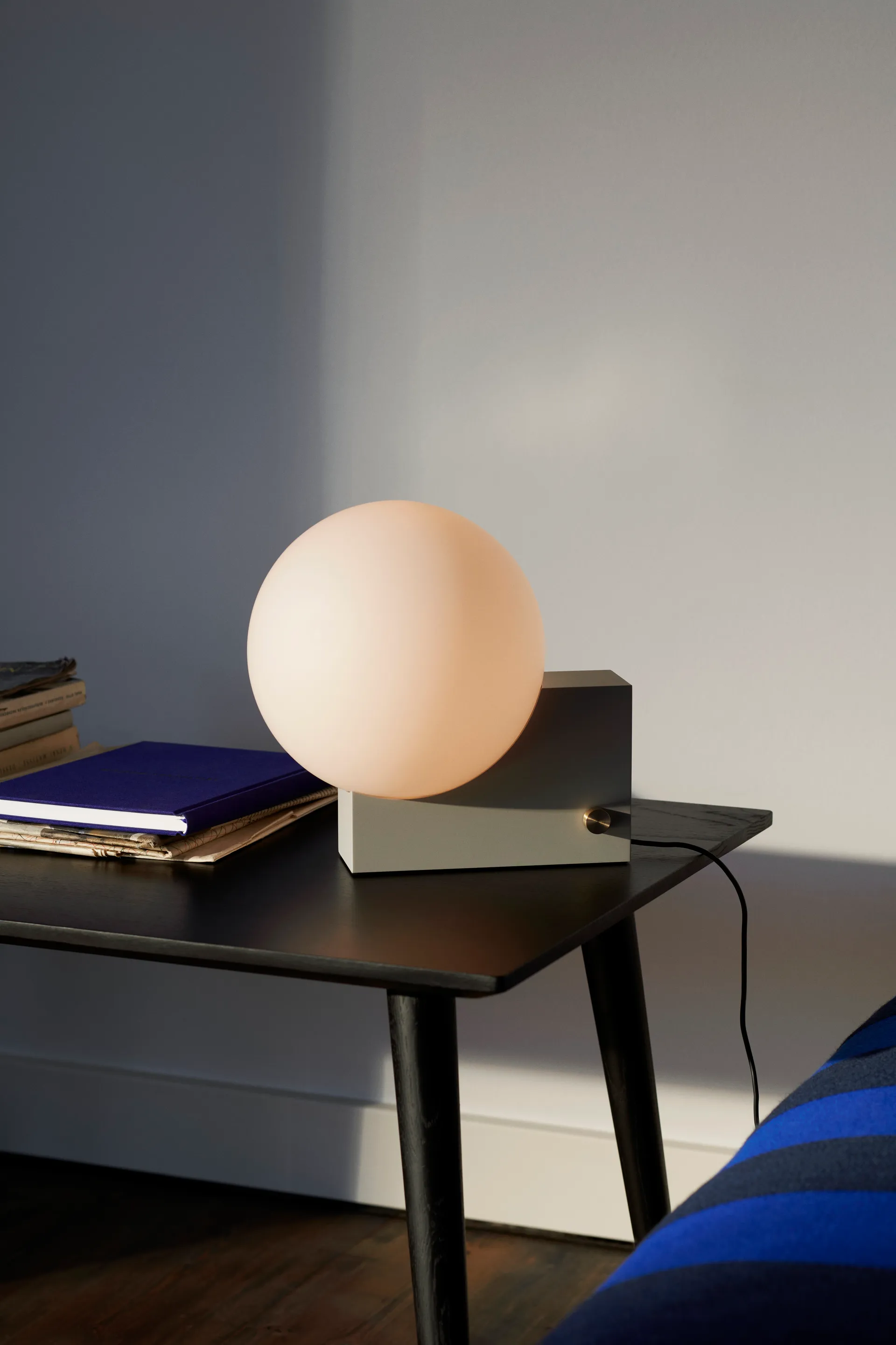 Mesa de centro In Between SK23 50 x 110 cm, Roble lacado negro &Tradition