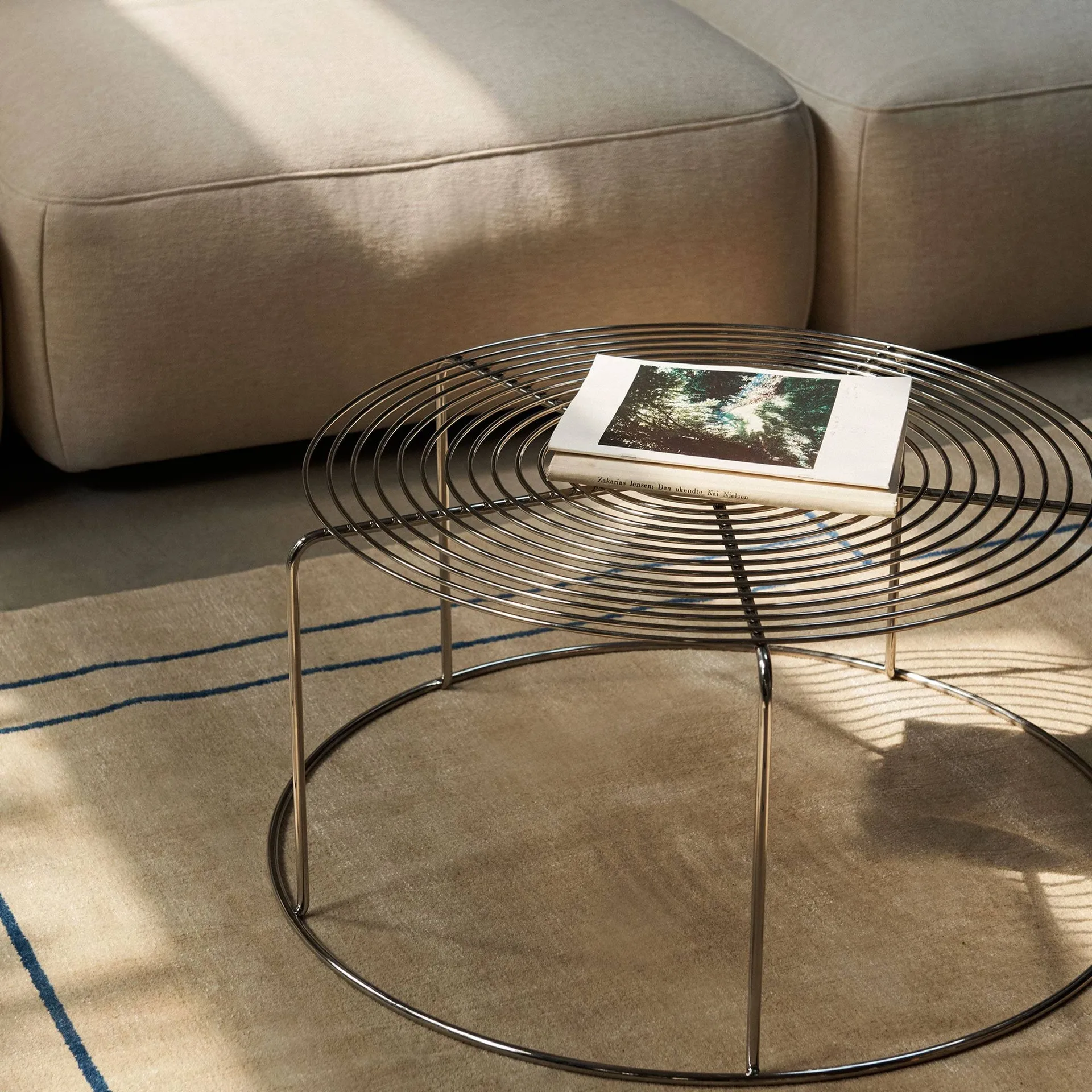 Mesa de centro Wire VP17, Acero inoxidable, Ø74x36 cm &Tradition