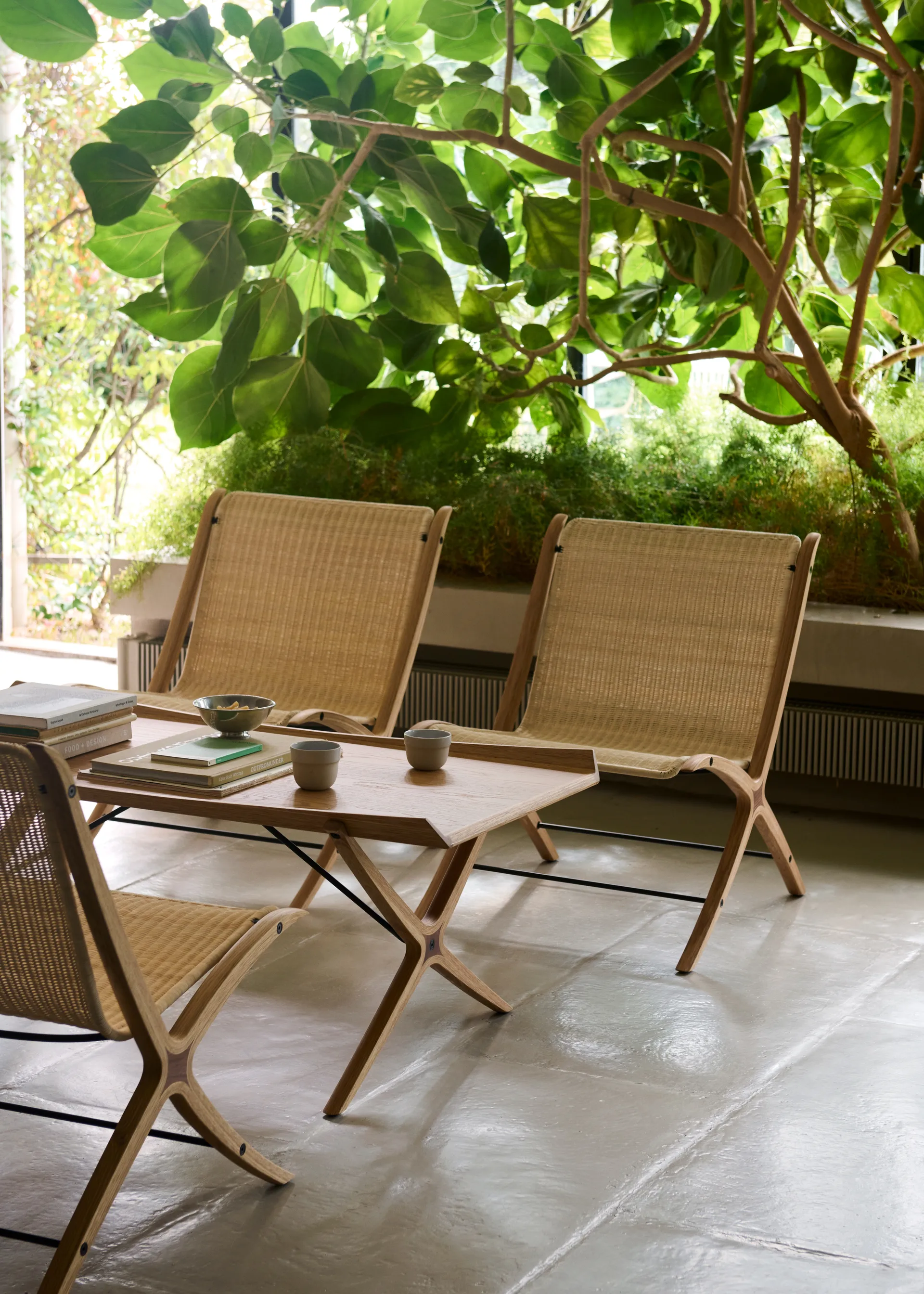 Mesa de centro X HM13 61x120 cm, Lacquered oak-walnut inserts &Tradition