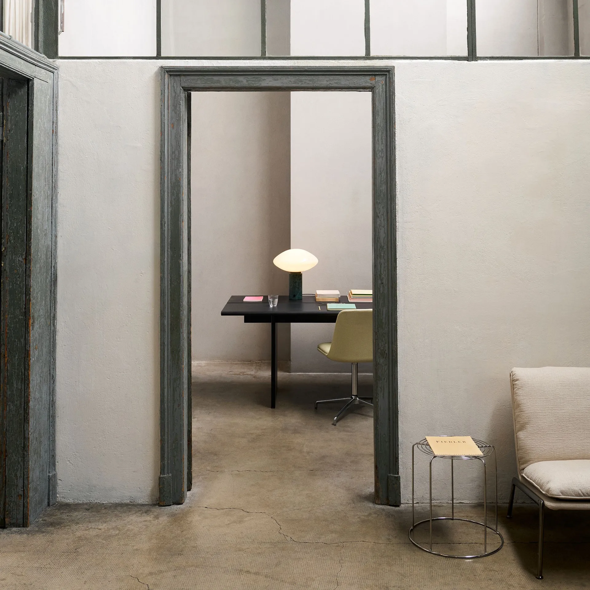 Mesa de comedor Ita OS2 con gestión de cables 95x260 cm, Dark stained oak &Tradition