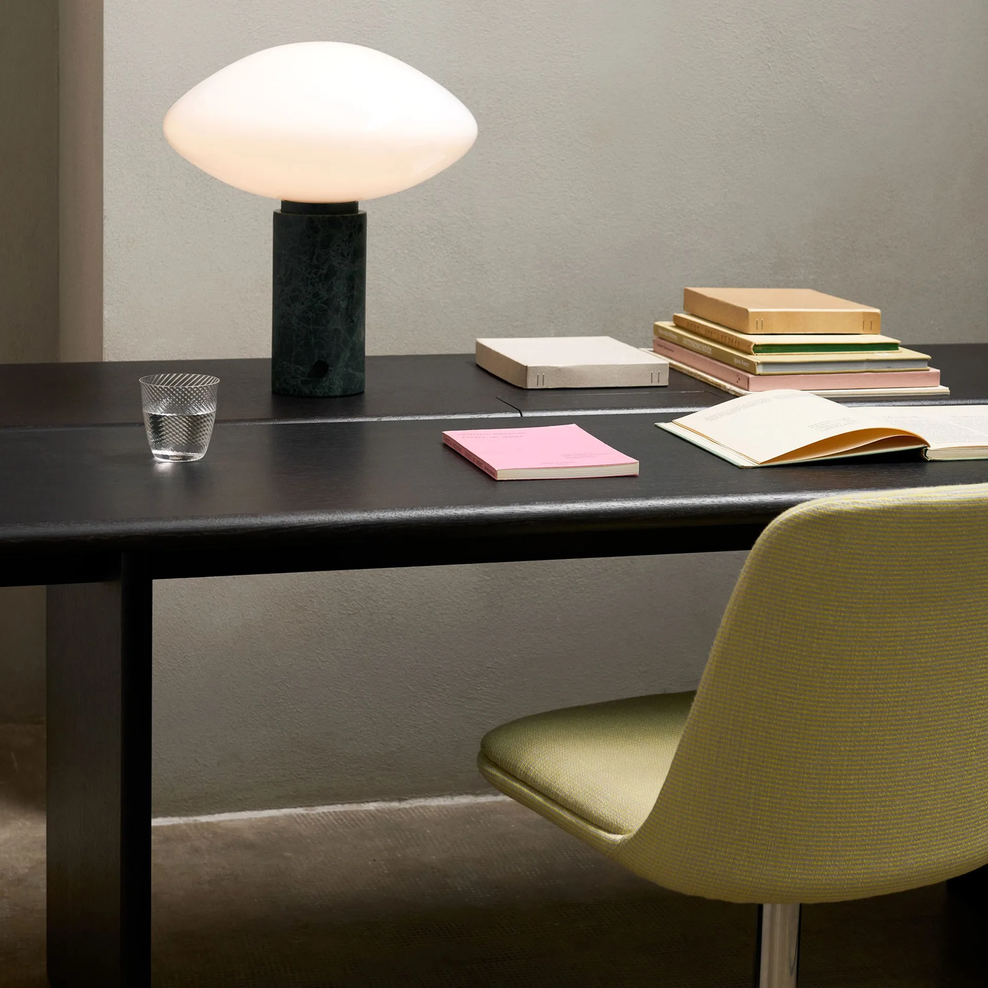 Mesa de comedor Ita OS2 con gestión de cables 95x260 cm, Dark stained oak &Tradition