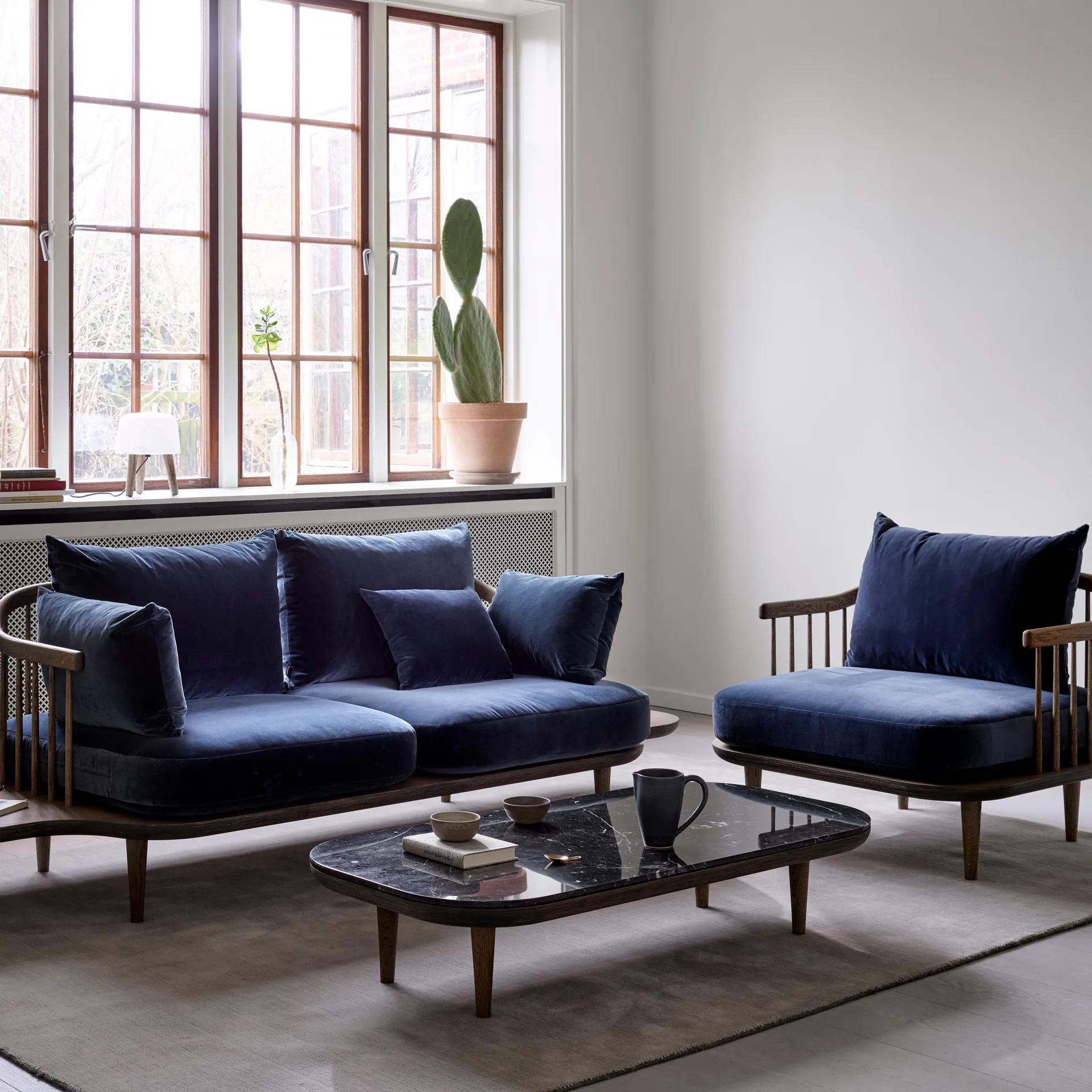 Mesa Fly SC5, Roble aceitado ahumado + mármol negro &Tradition