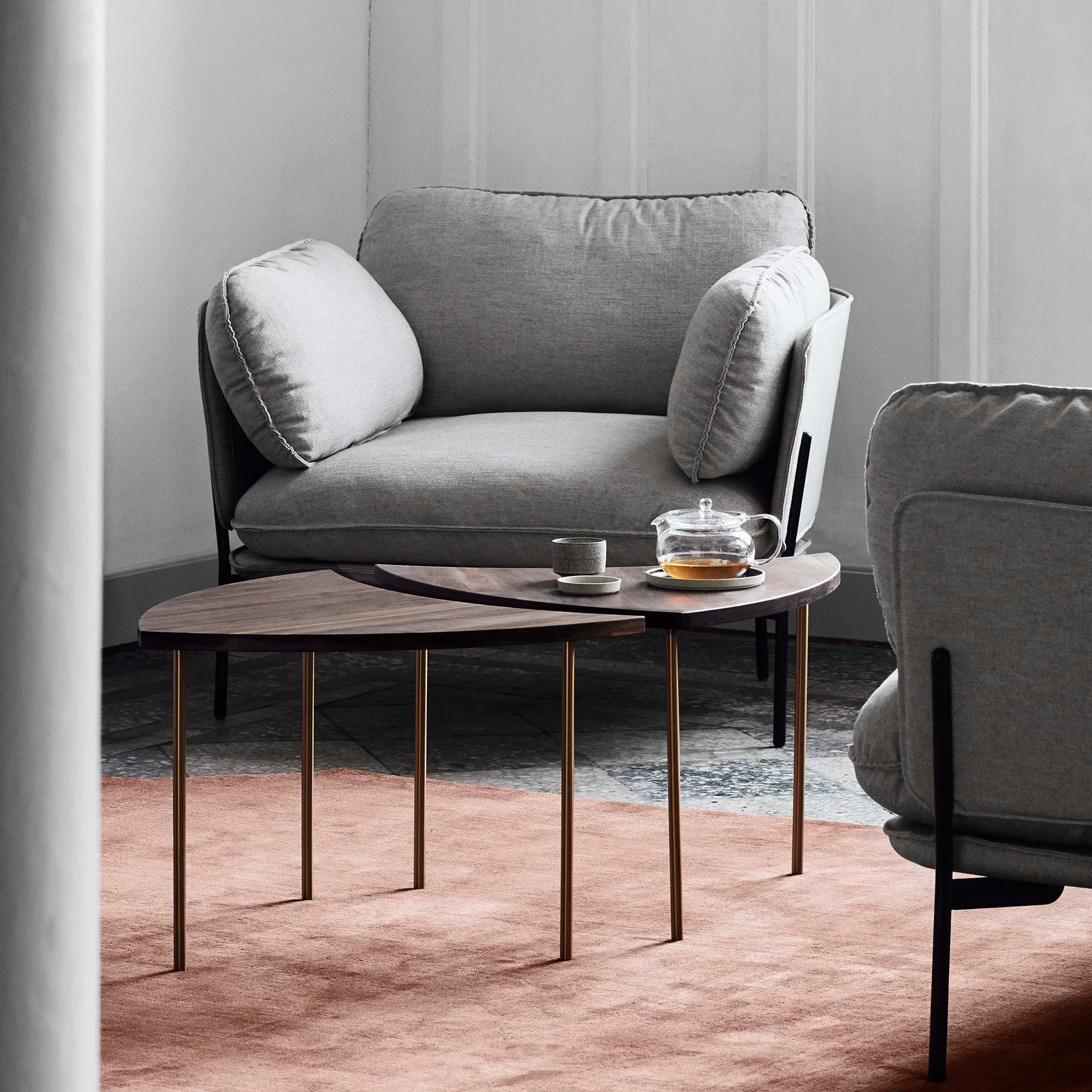 Mesa lateral Pinwheel HM7, Nogal &Tradition