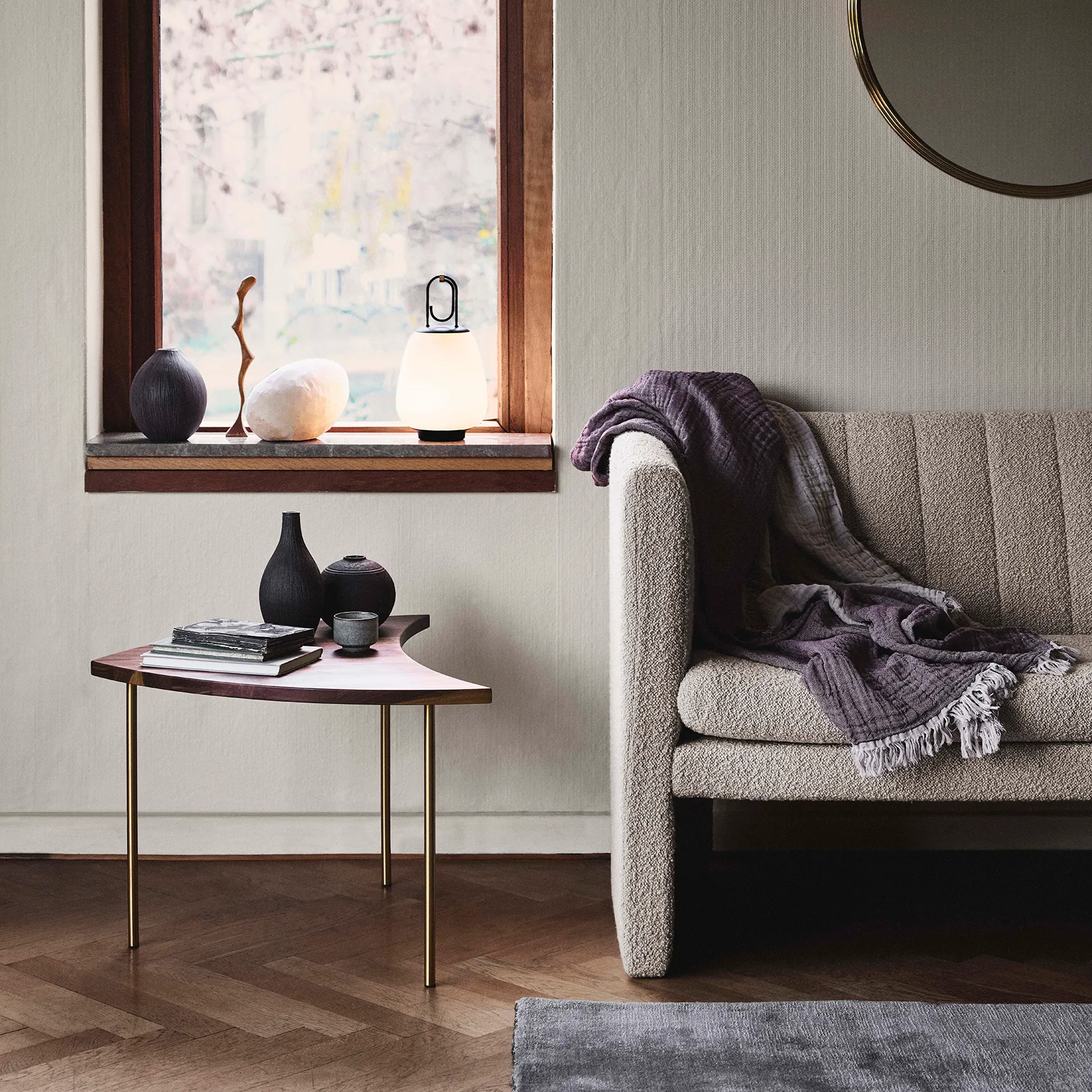 Mesa lateral Pinwheel HM7, Nogal &Tradition