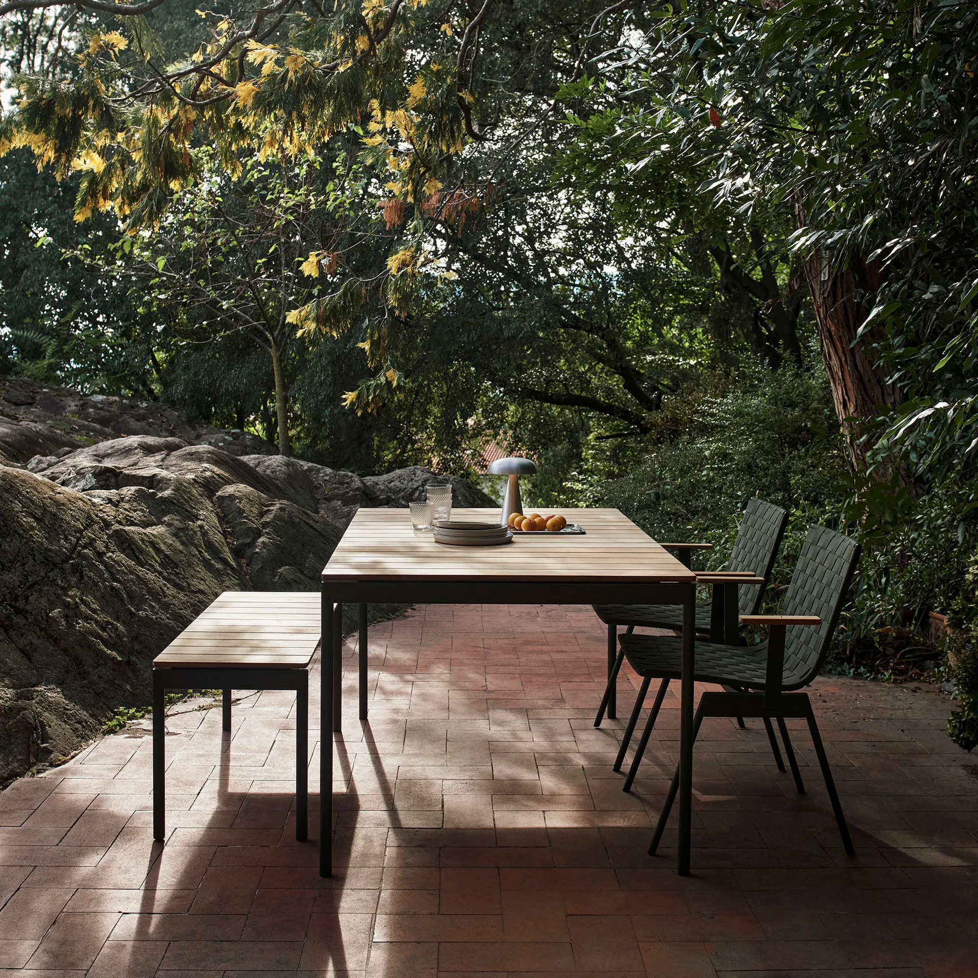 Mesa Ville AV25 small 150x90 cm, Bronze green &Tradition