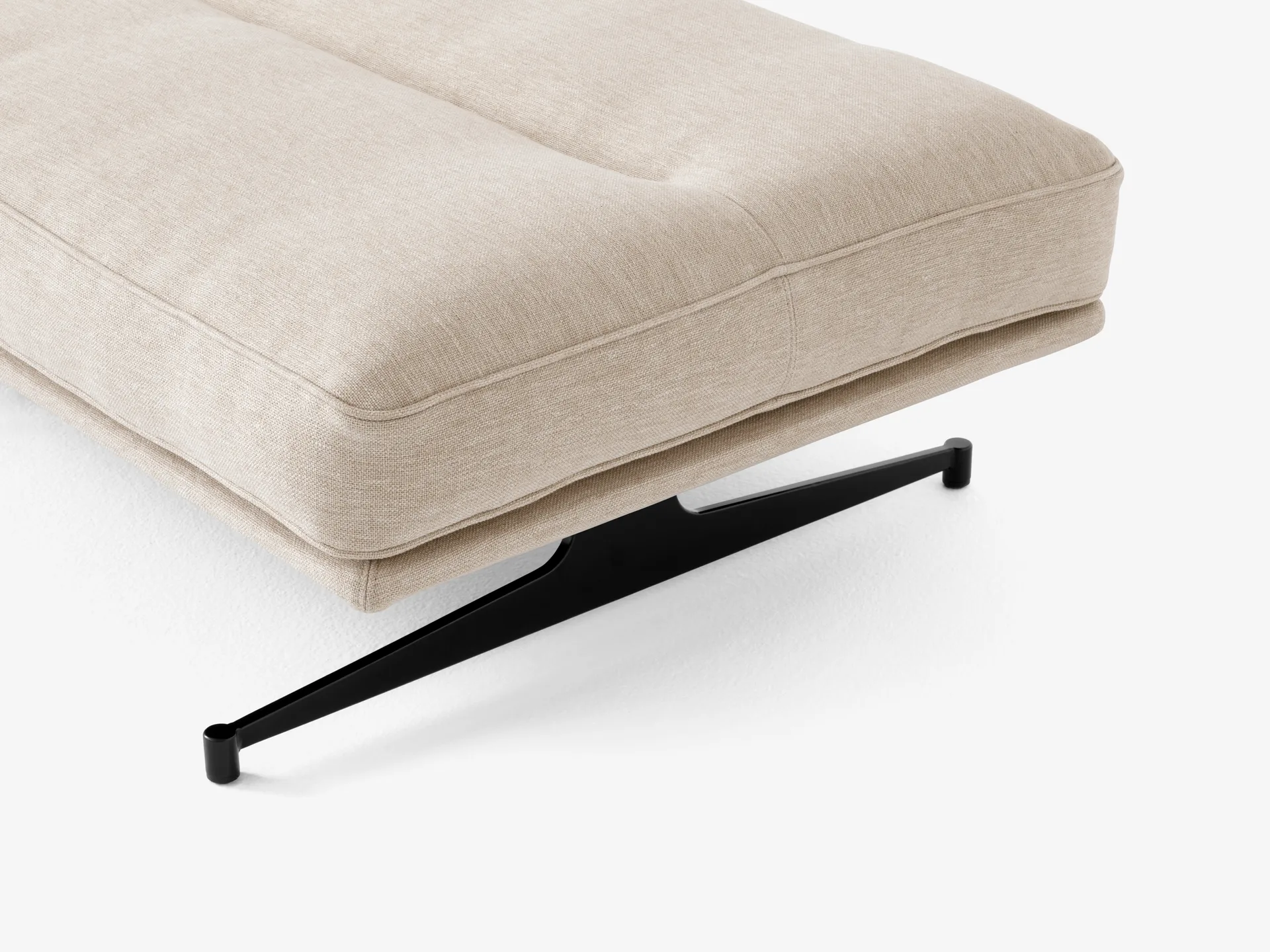 Puf Inland AV32 78x113 cm, Clay 0011-warm black &Tradition