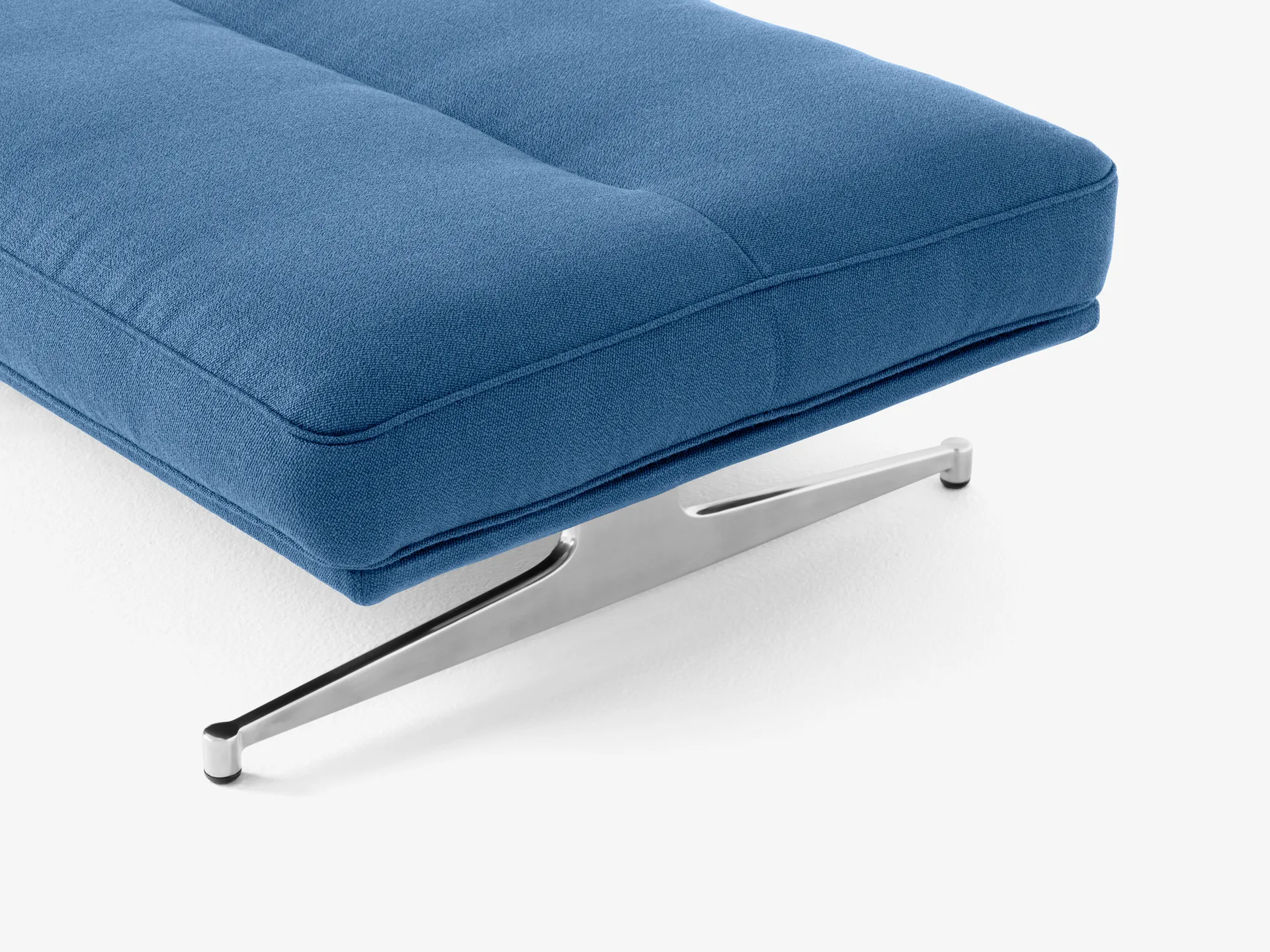 Puf Inland AV32 78x113 cm, Vidar 733-polished aluminium &Tradition