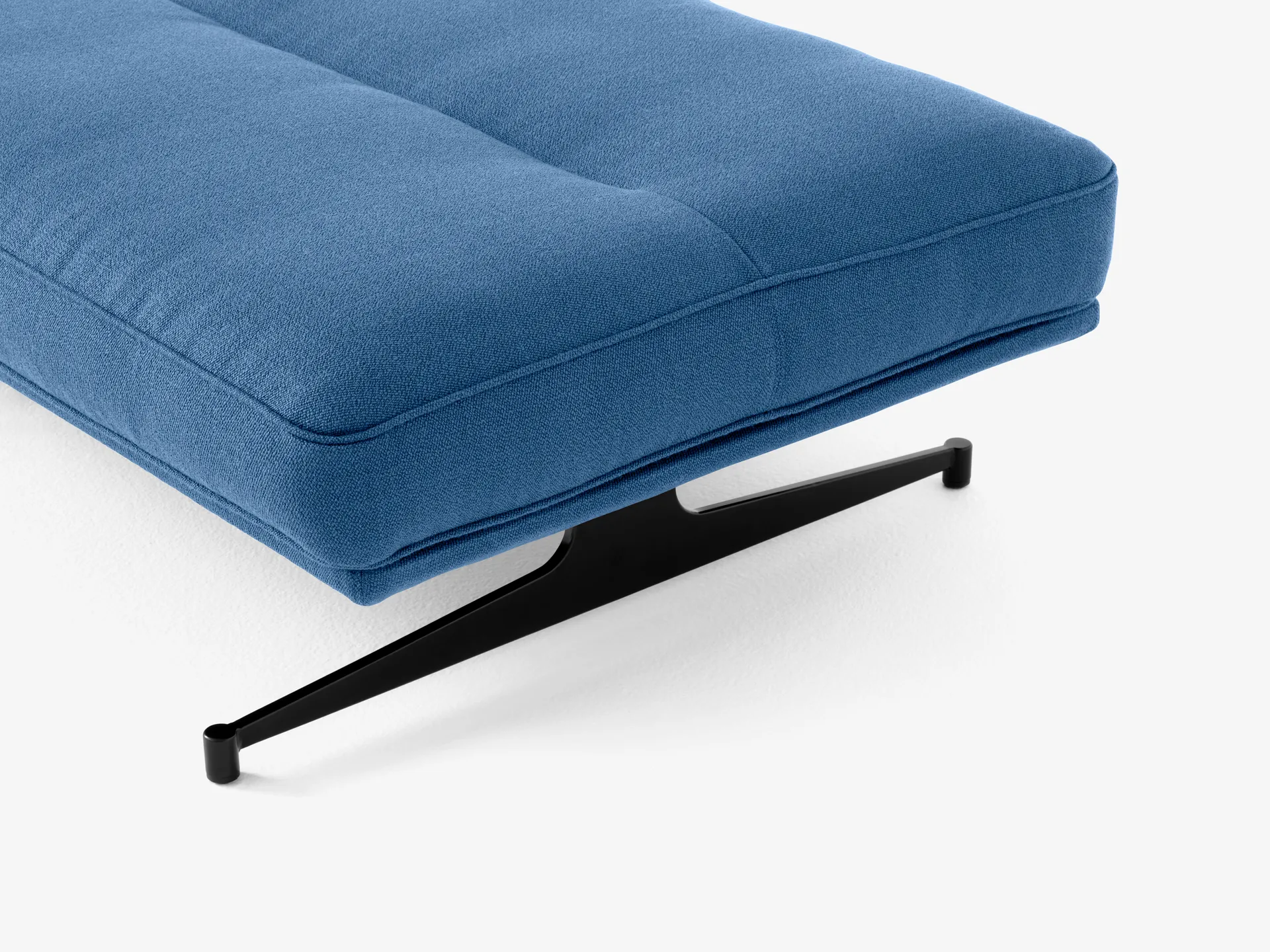 Puf Inland AV32 78x113 cm, Vidar 733-warm black &Tradition