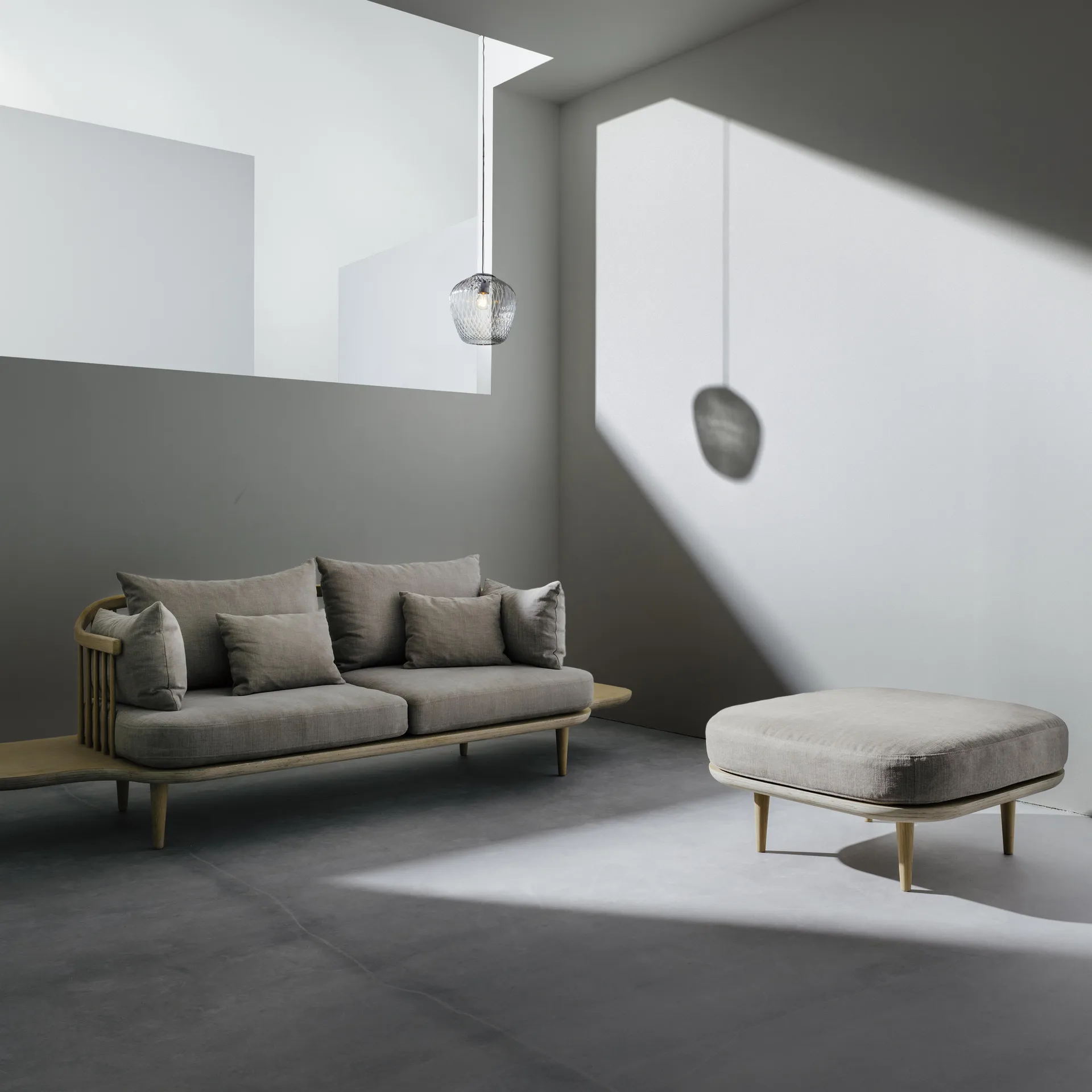 Puff para sentarse Fly SC9, roble barnizado claro + tela beige &Tradition