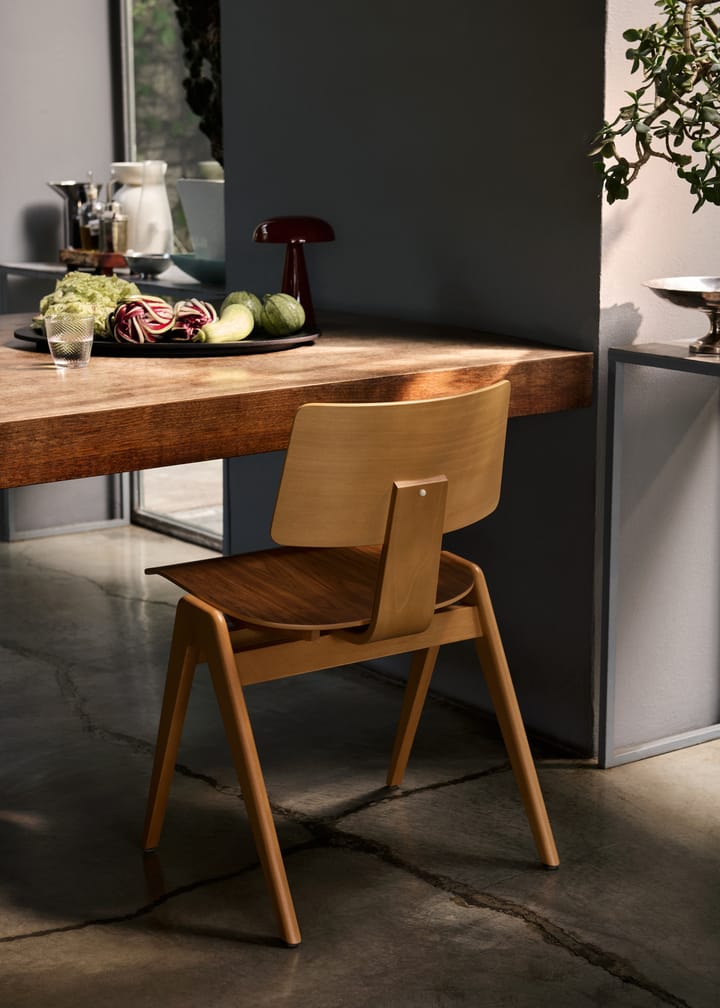 Silla auxiliar Daystak RD1, Beech-walnut &Tradition