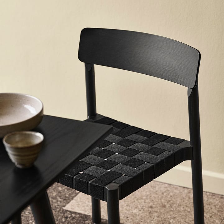 Silla Betty TK1, Black, asiento de banda de lino trenzada negro &Tradition