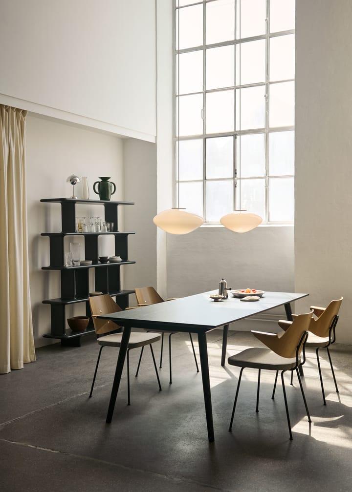 Silla con reposabrazos RFH RD7, Walnut-beech-brown &Tradition